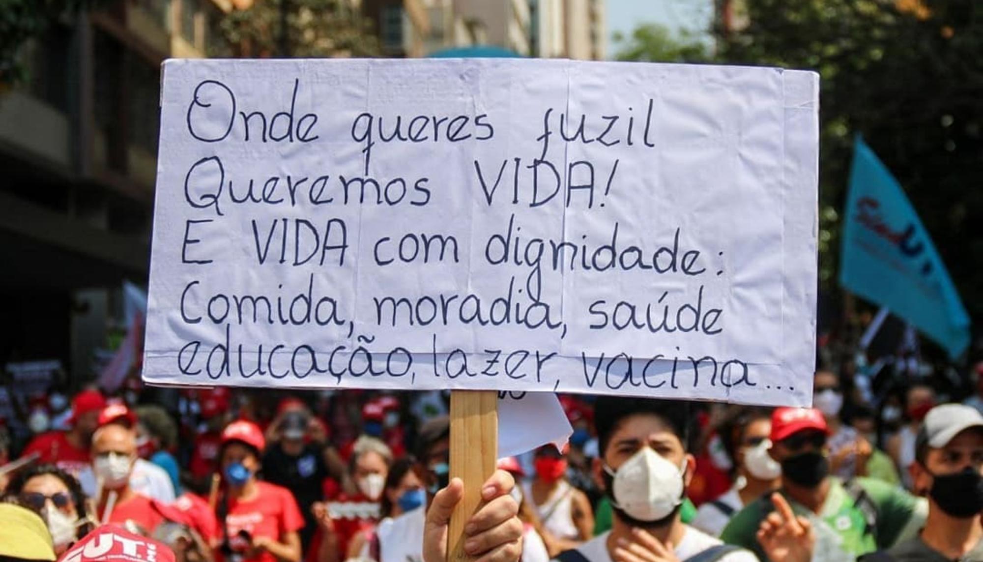 Manifestación contra las "políticas genocidas" de Jair Bolsonaro.