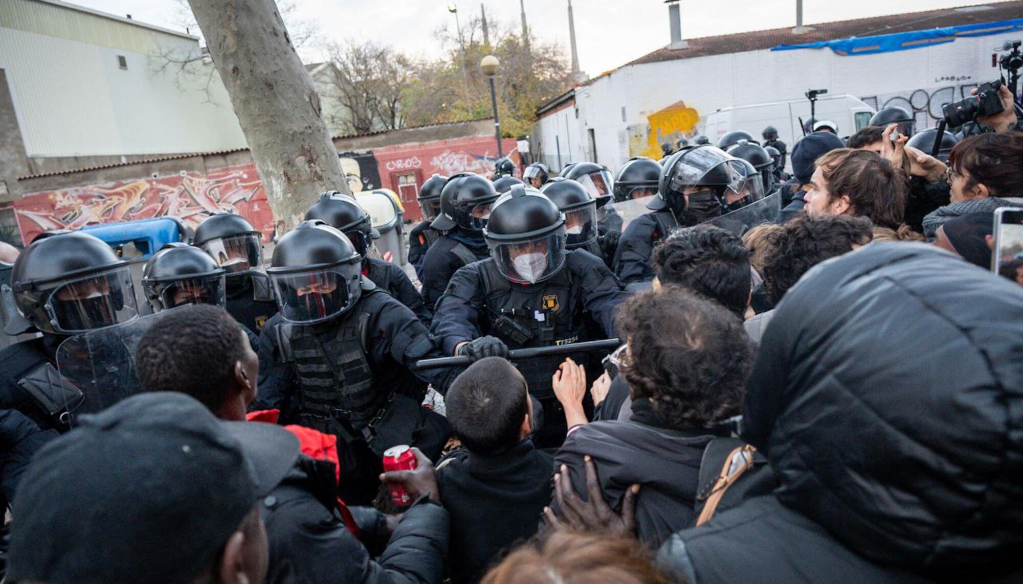 desalojo insituto BAdalona
