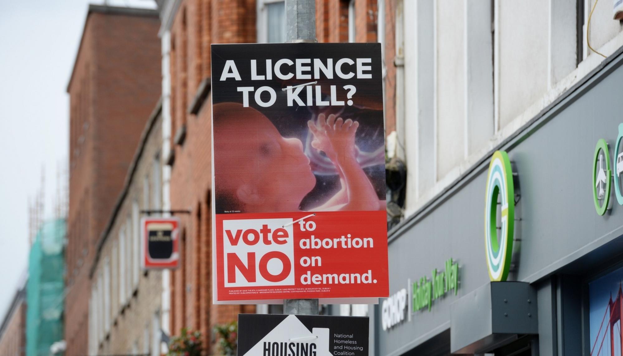 Cartel de propaganda del "no" al aborto en Irlanda