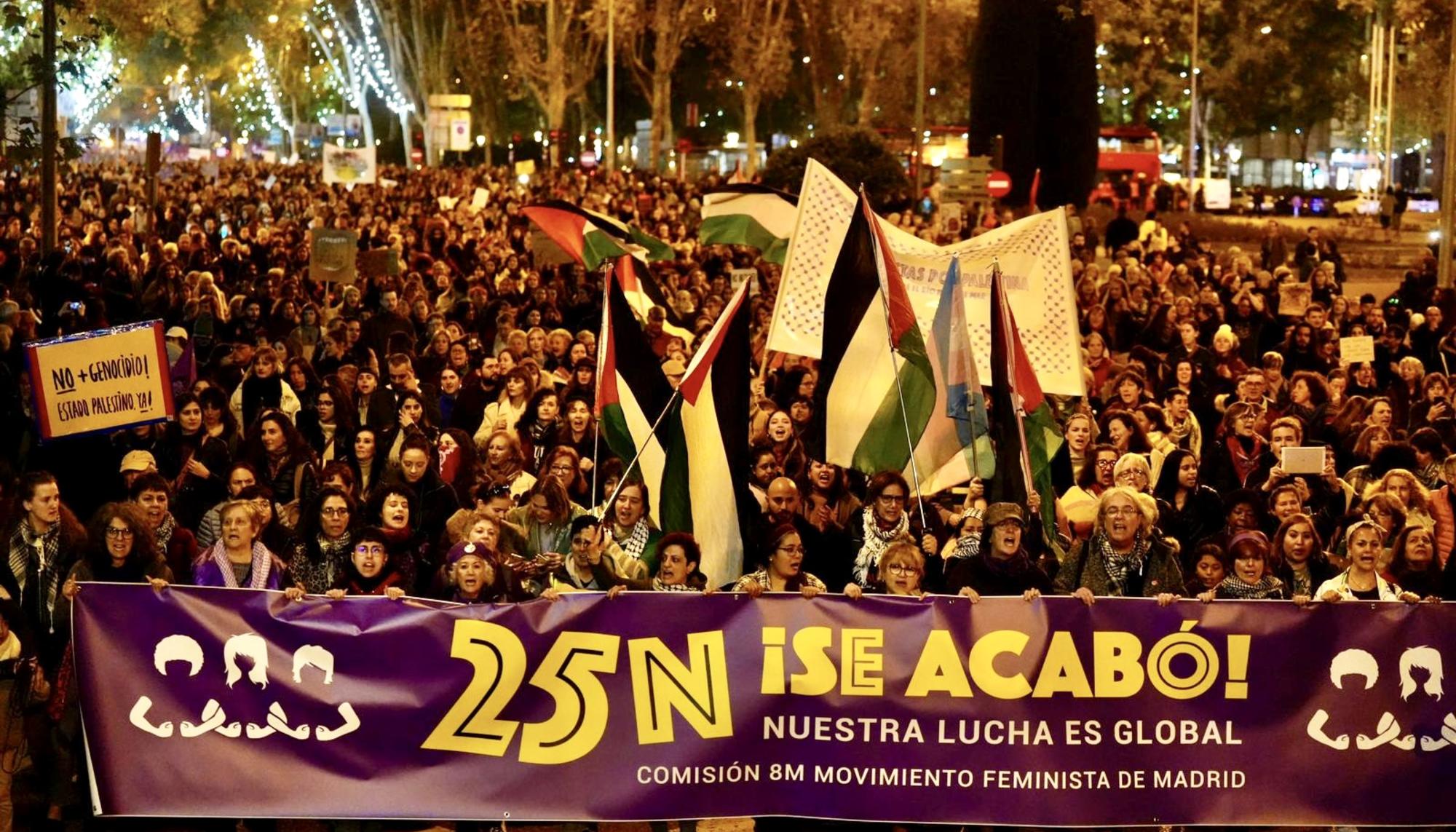 Cabecera de la manifestación de Madrid convocada por la Comisión 8M.
