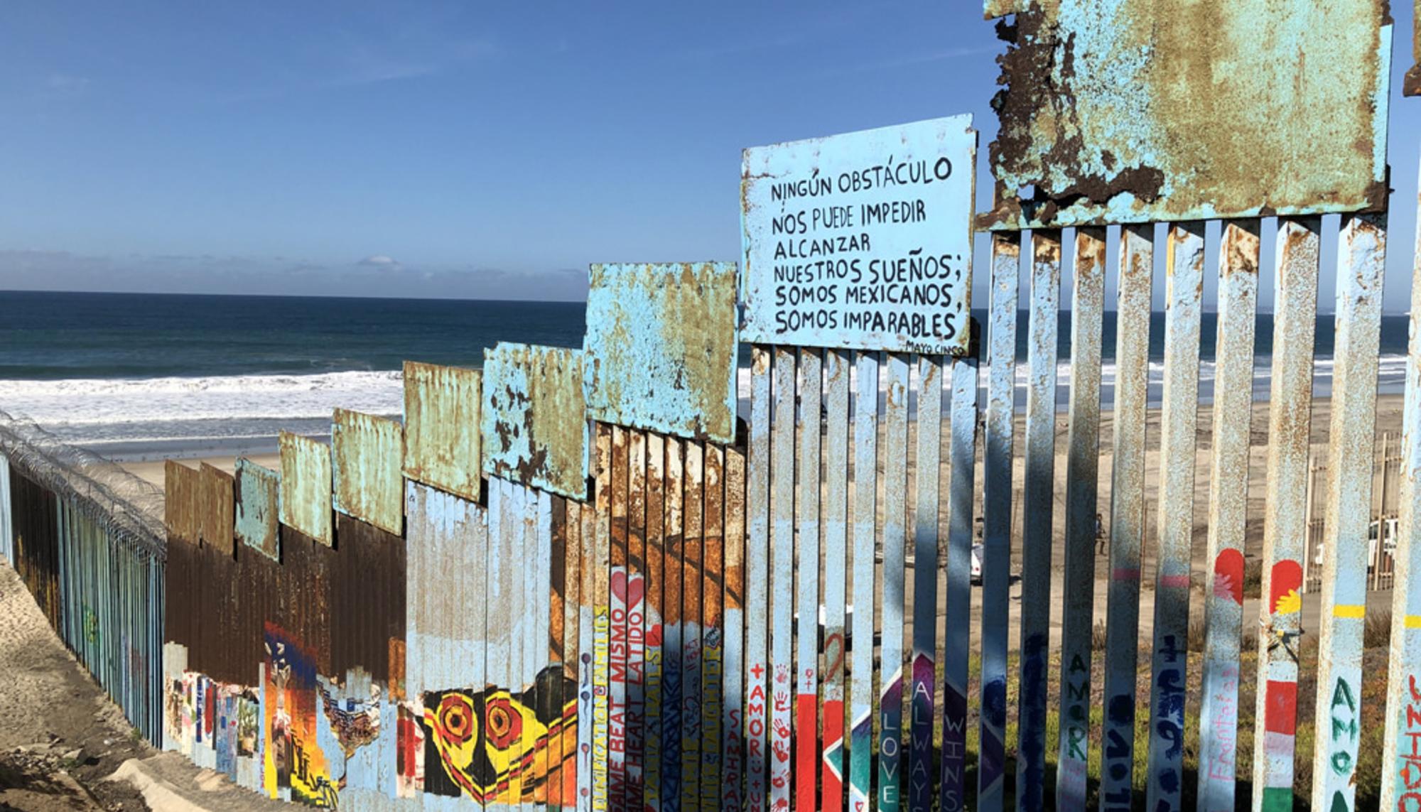 La valla de la frontera de Tijuana