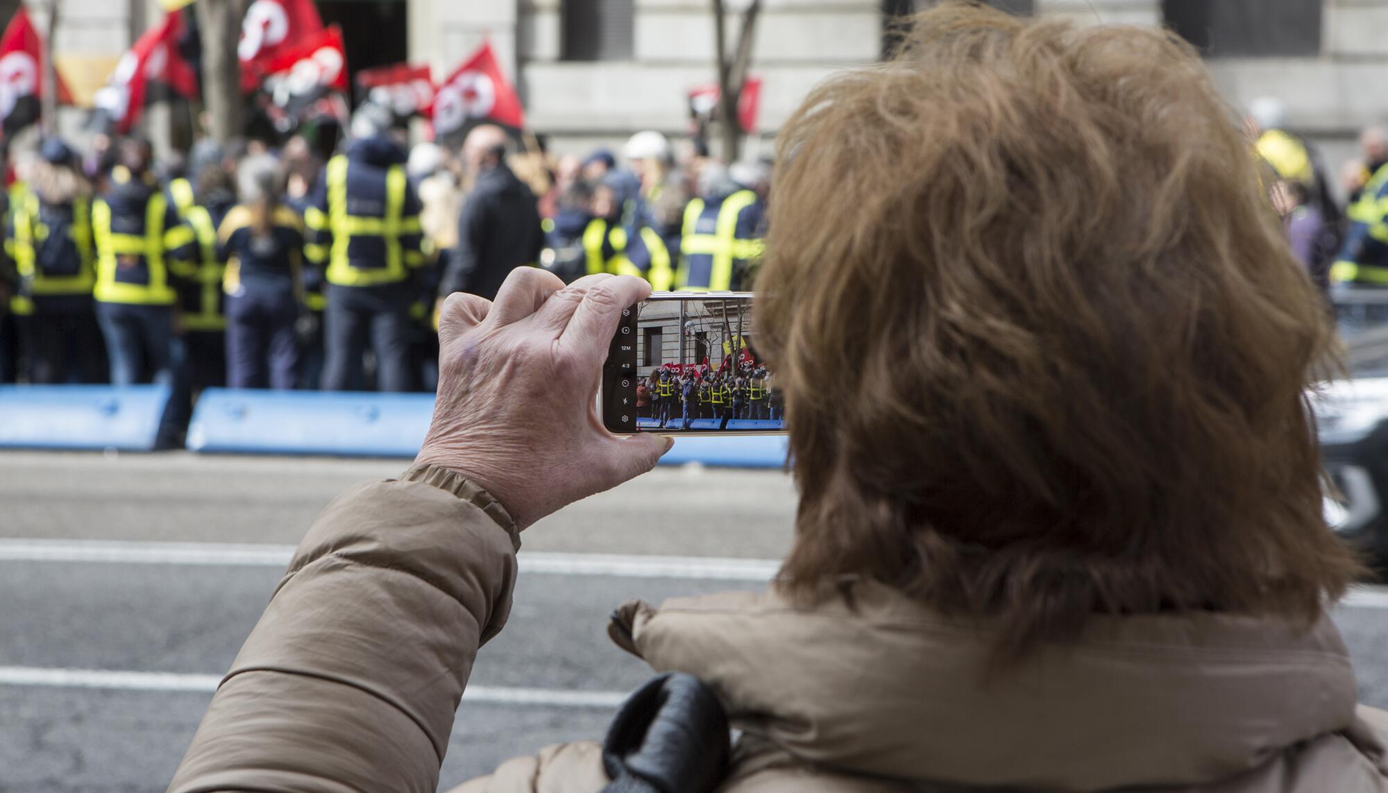 Señora en manifestación 2