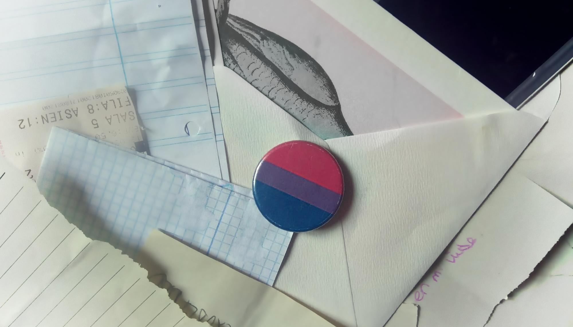 Bandera bisexual y cartas