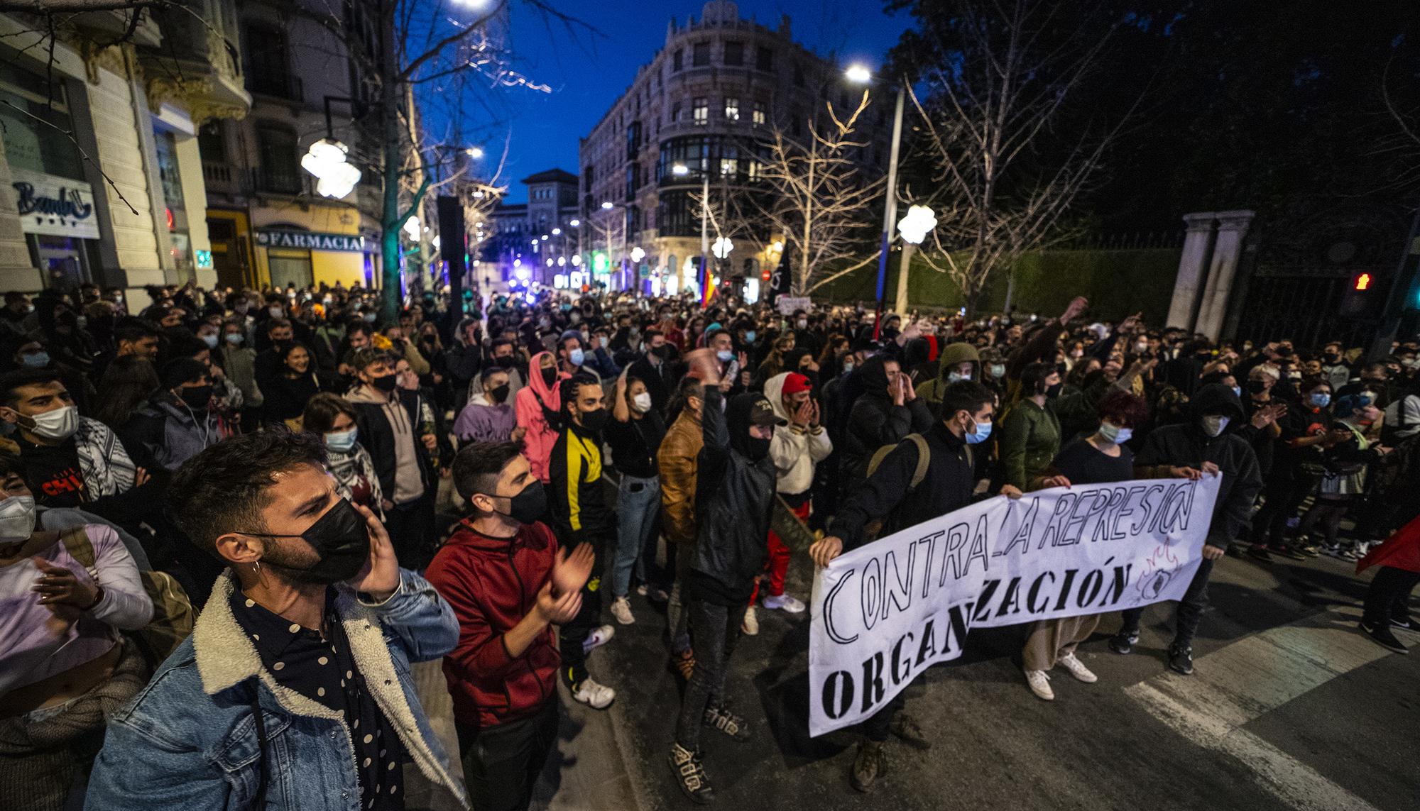 Barricadas en la manifestación de Granada por la encarcelamiento de Pablo Hasél - 2