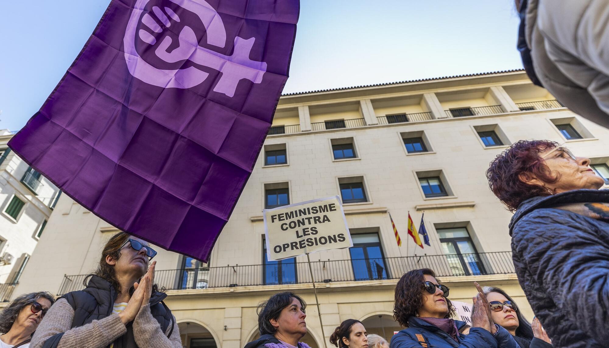 Movilización contra la oficina antiaborto de PP y Vox en Alicante - 17