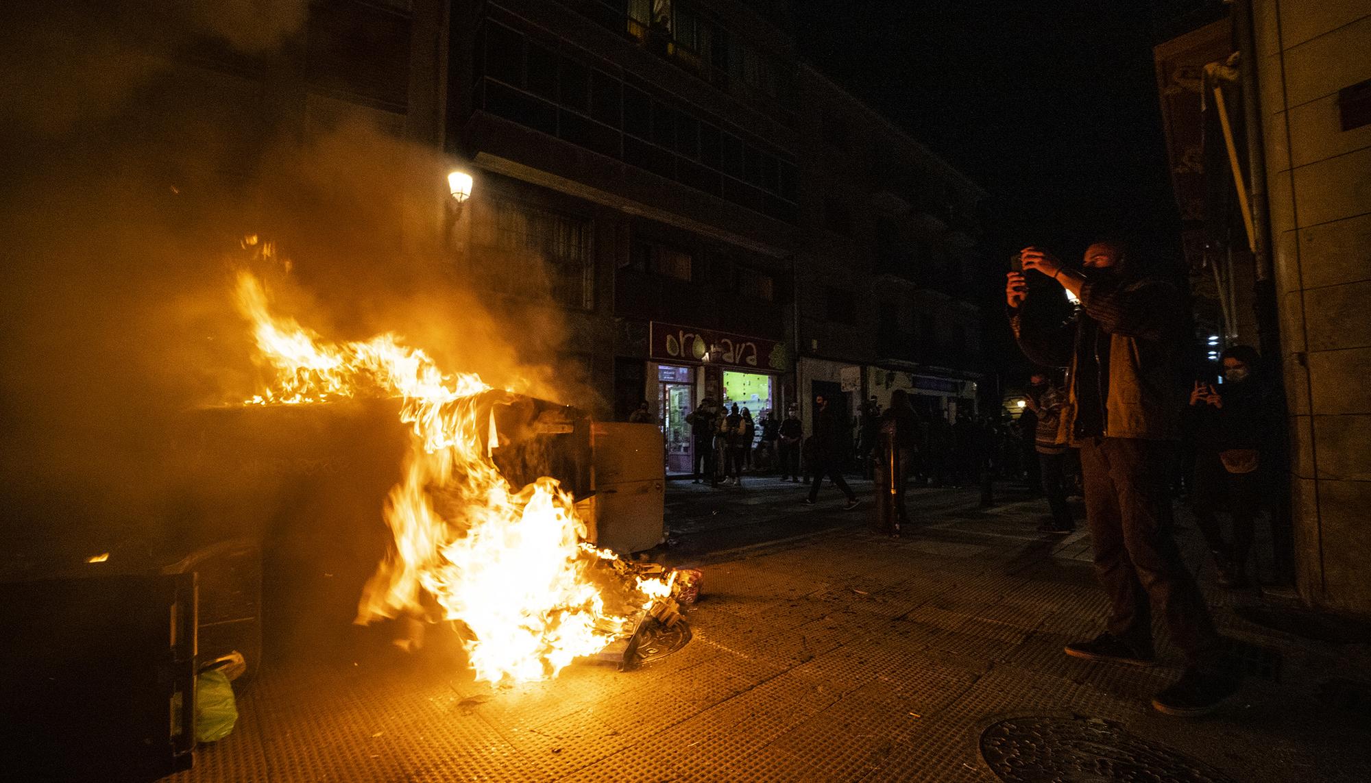 Barricadas en la manifestación de Granada por la encarcelamiento de Pablo Hasél - 5