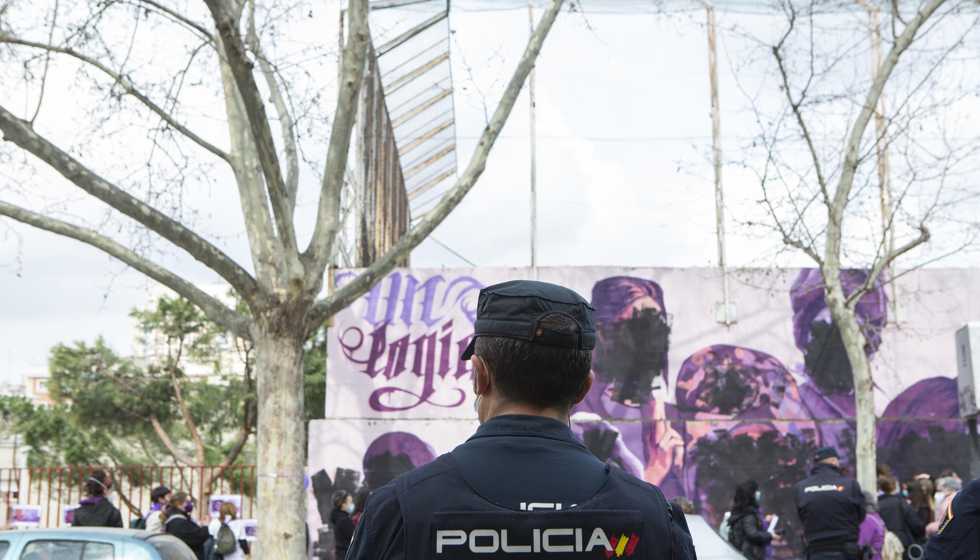 concentración frente al mural feminista vandalizado el 8M en Madrid - 5