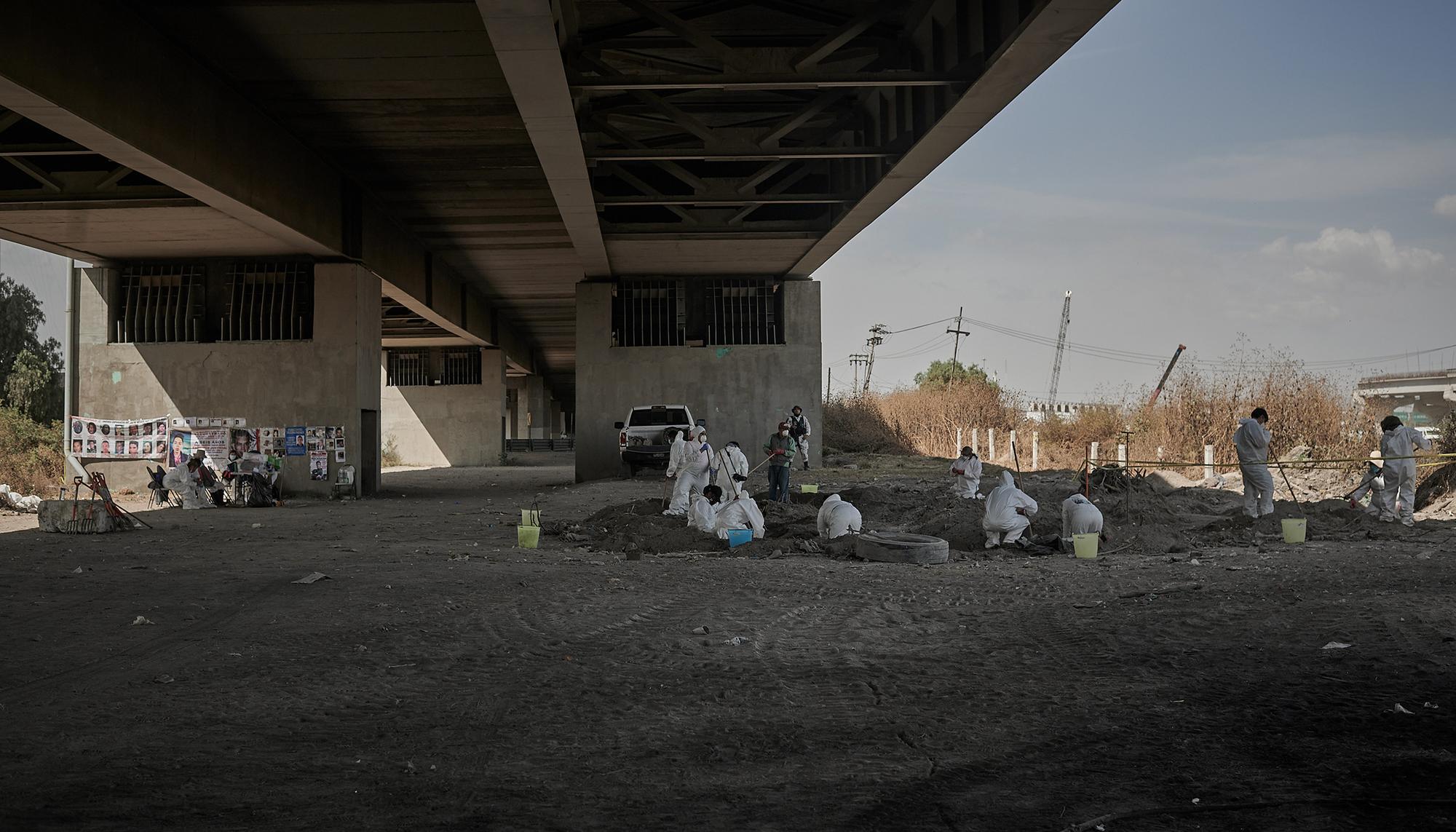 Trabajo forense en el gran canal de desagüe en Ecatepec, diciembre de 2021. 3