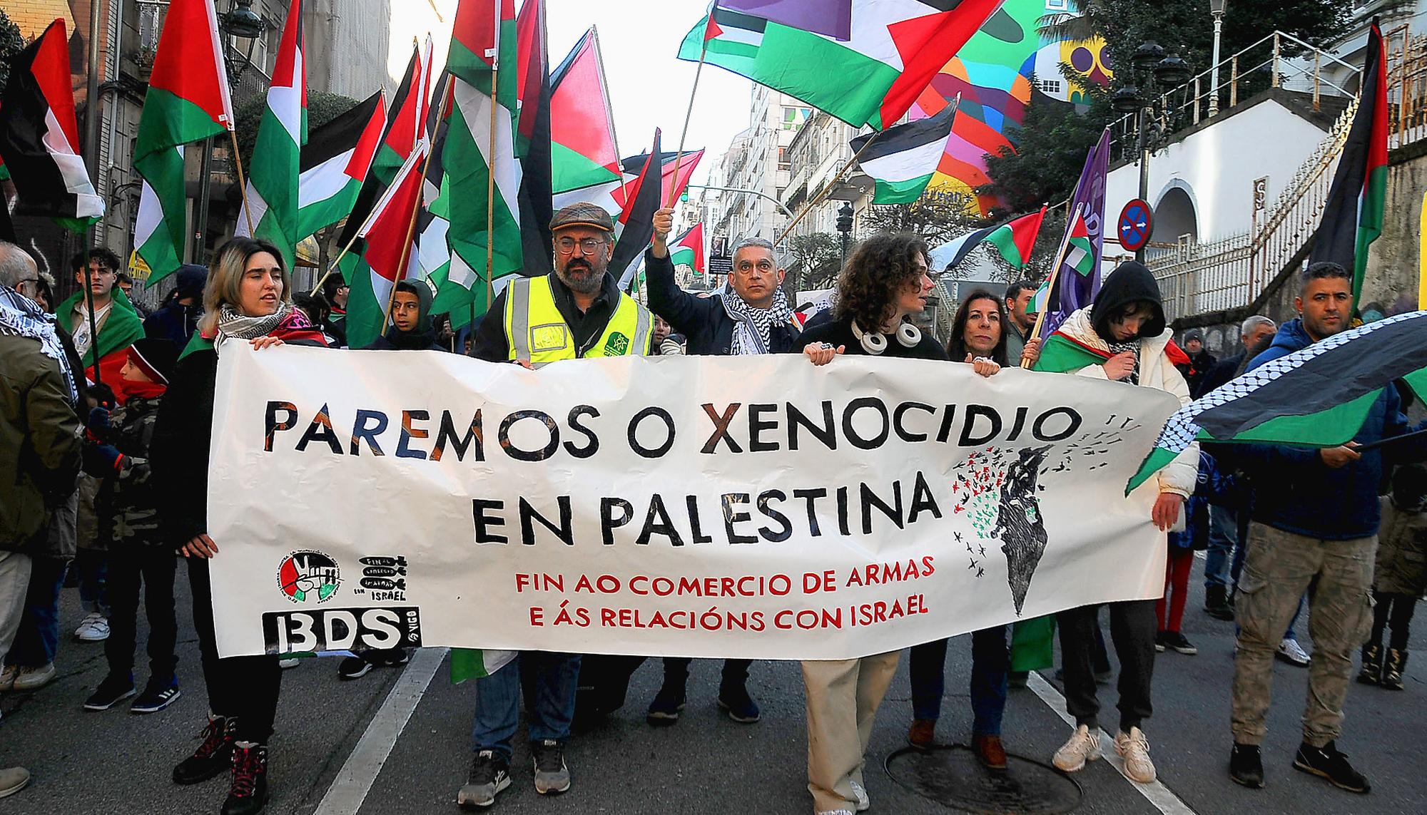 Manifestación en Vigo contra el genocidio en Gaza y en apoyo al pueblo palestino  - 6