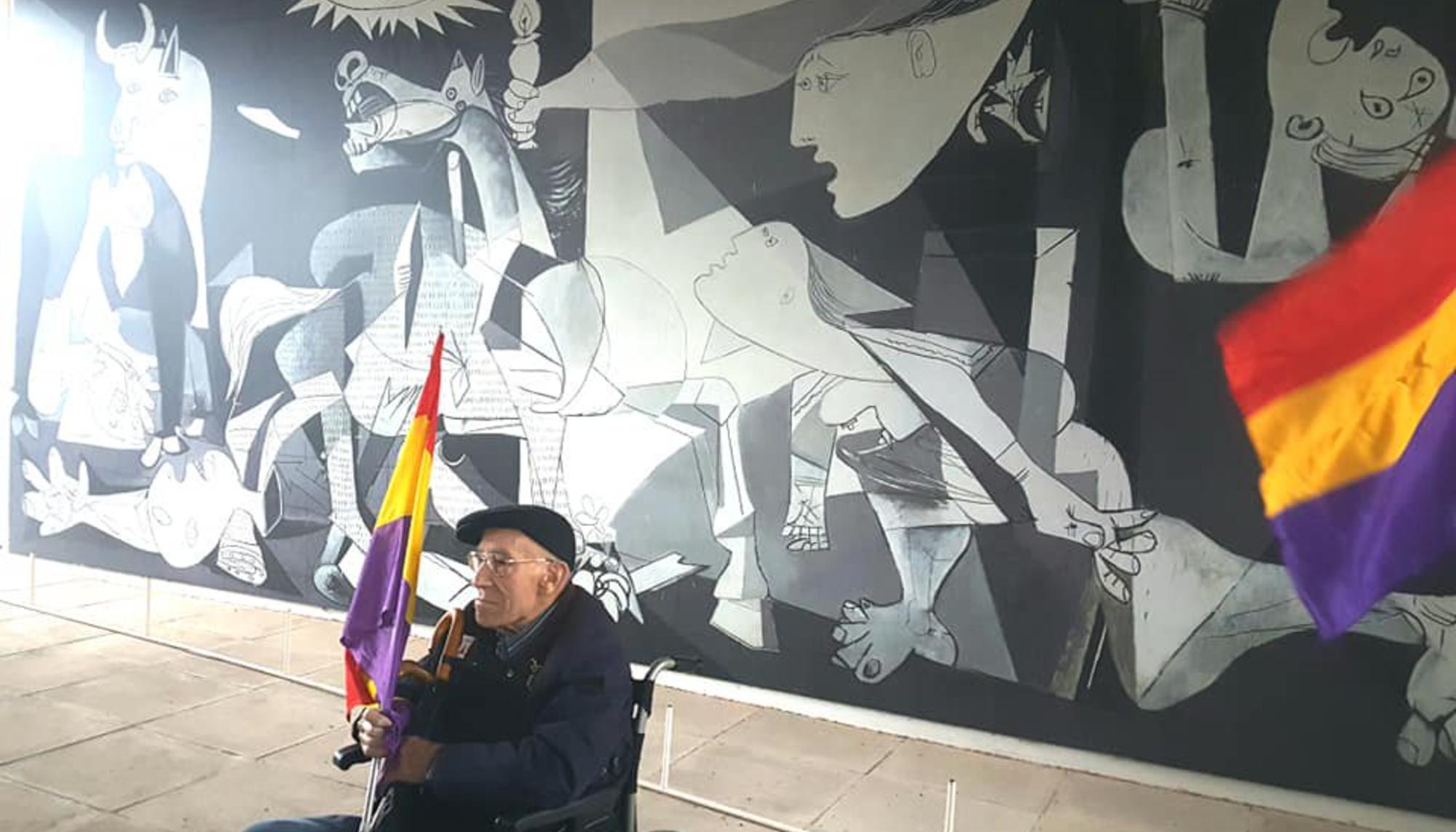Martí Bielsa, ante el Guernica de Picasso