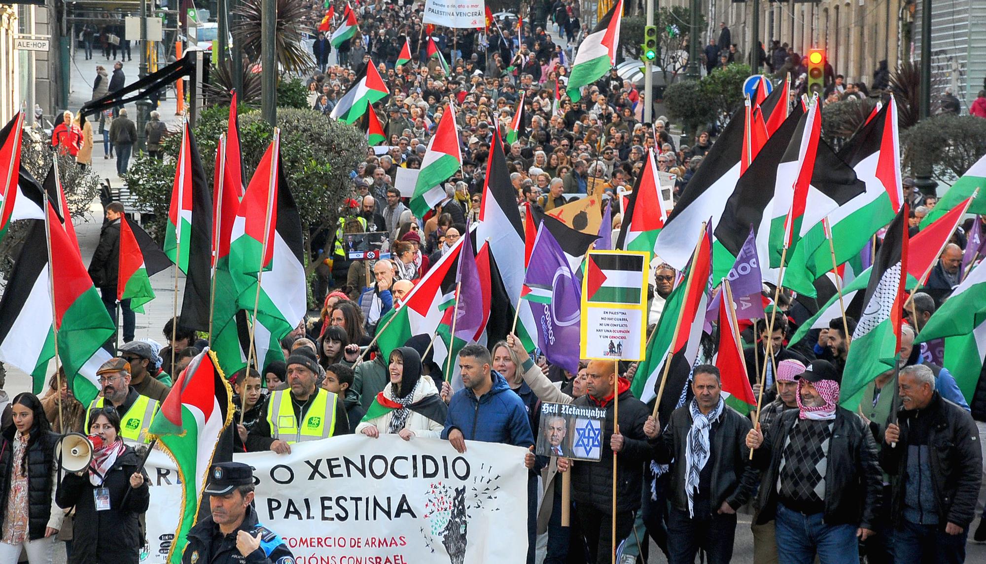 Manifestación en Vigo contra el genocidio en Gaza y en apoyo al pueblo palestino  - 9
