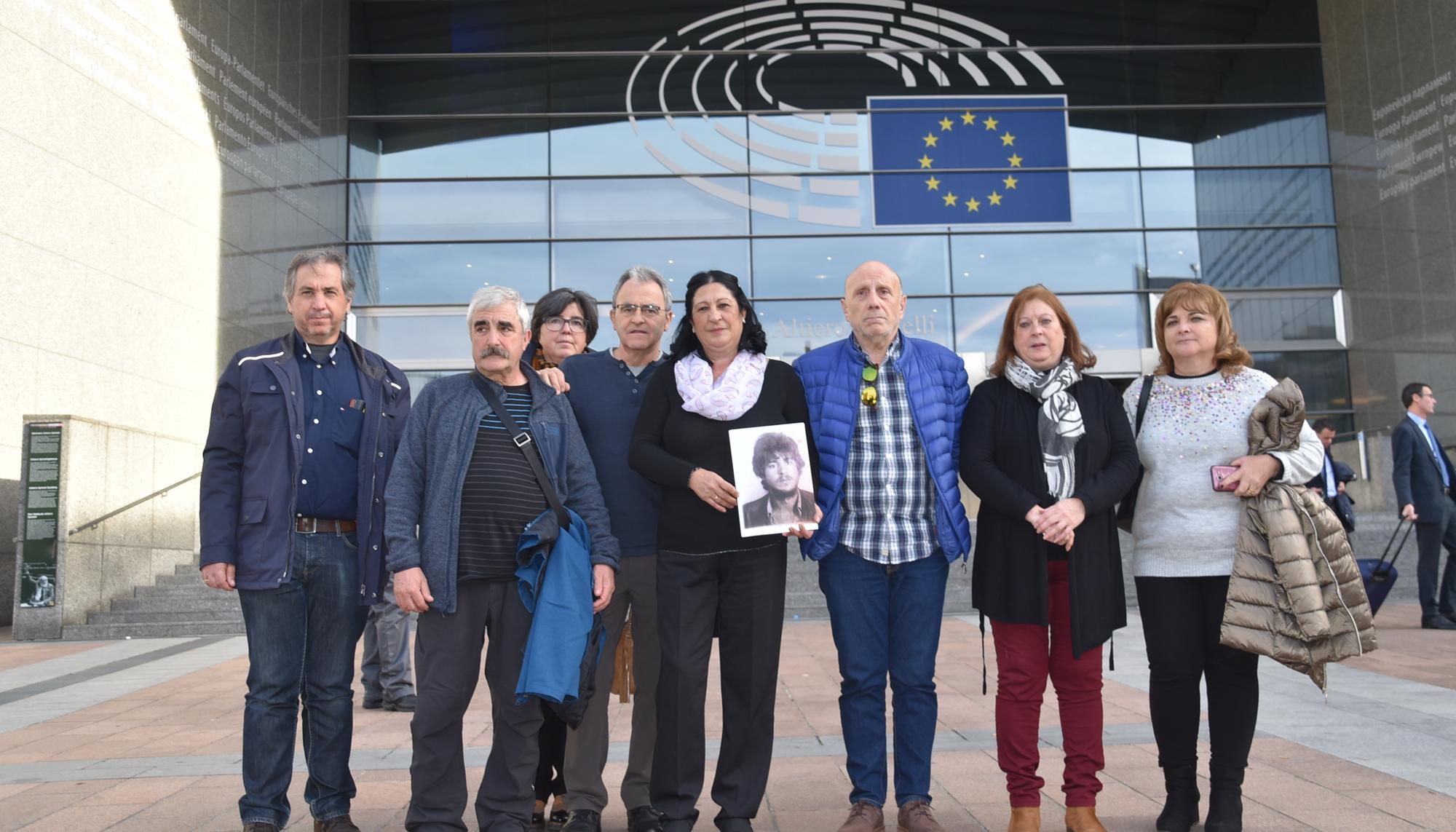 Familiares y víctimas de sucesos ocurridos durante la Transición en el Parlamento Europeo