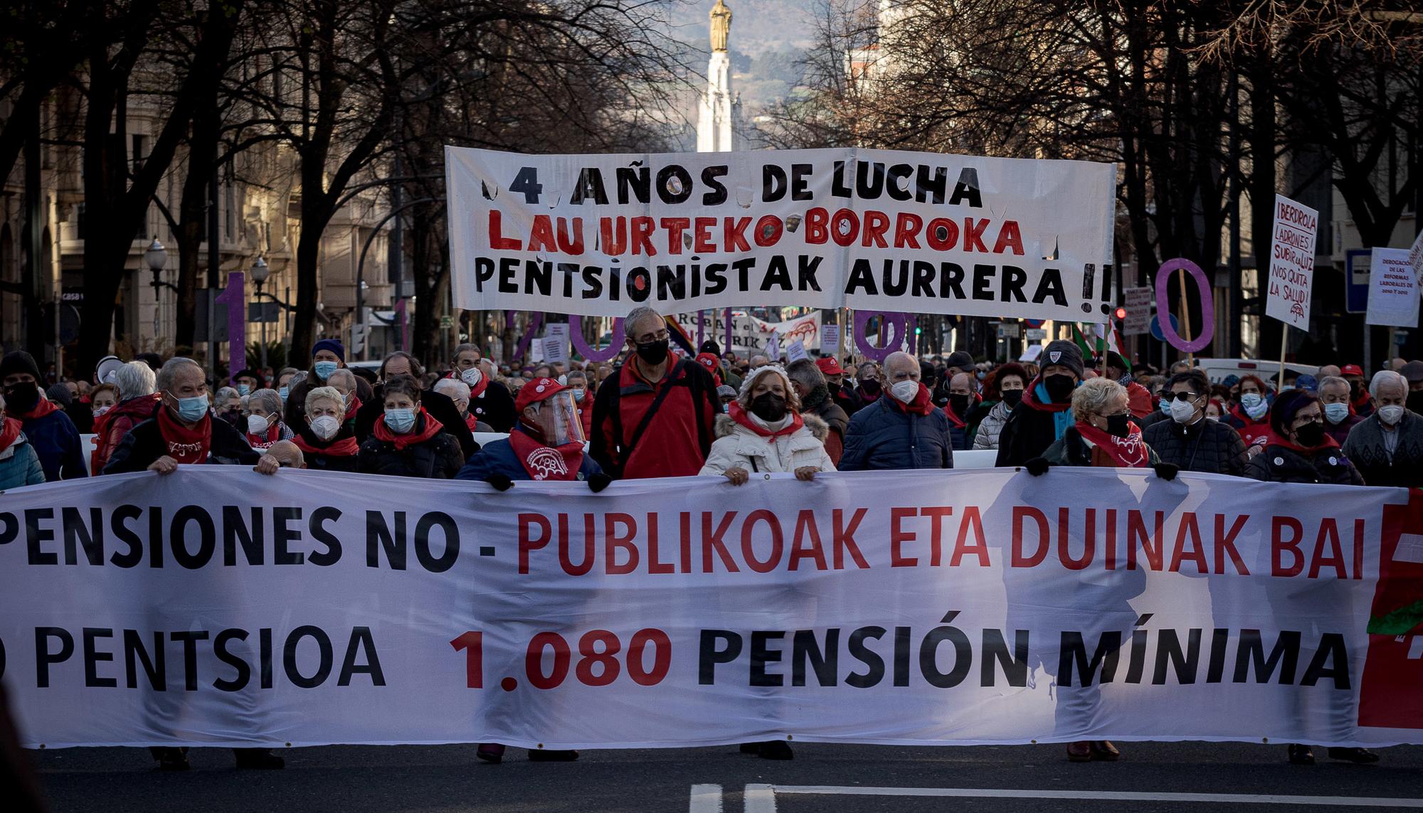 Manifestación cuarto aniversario Movimiento Pensionistas en Bilbao - 3
