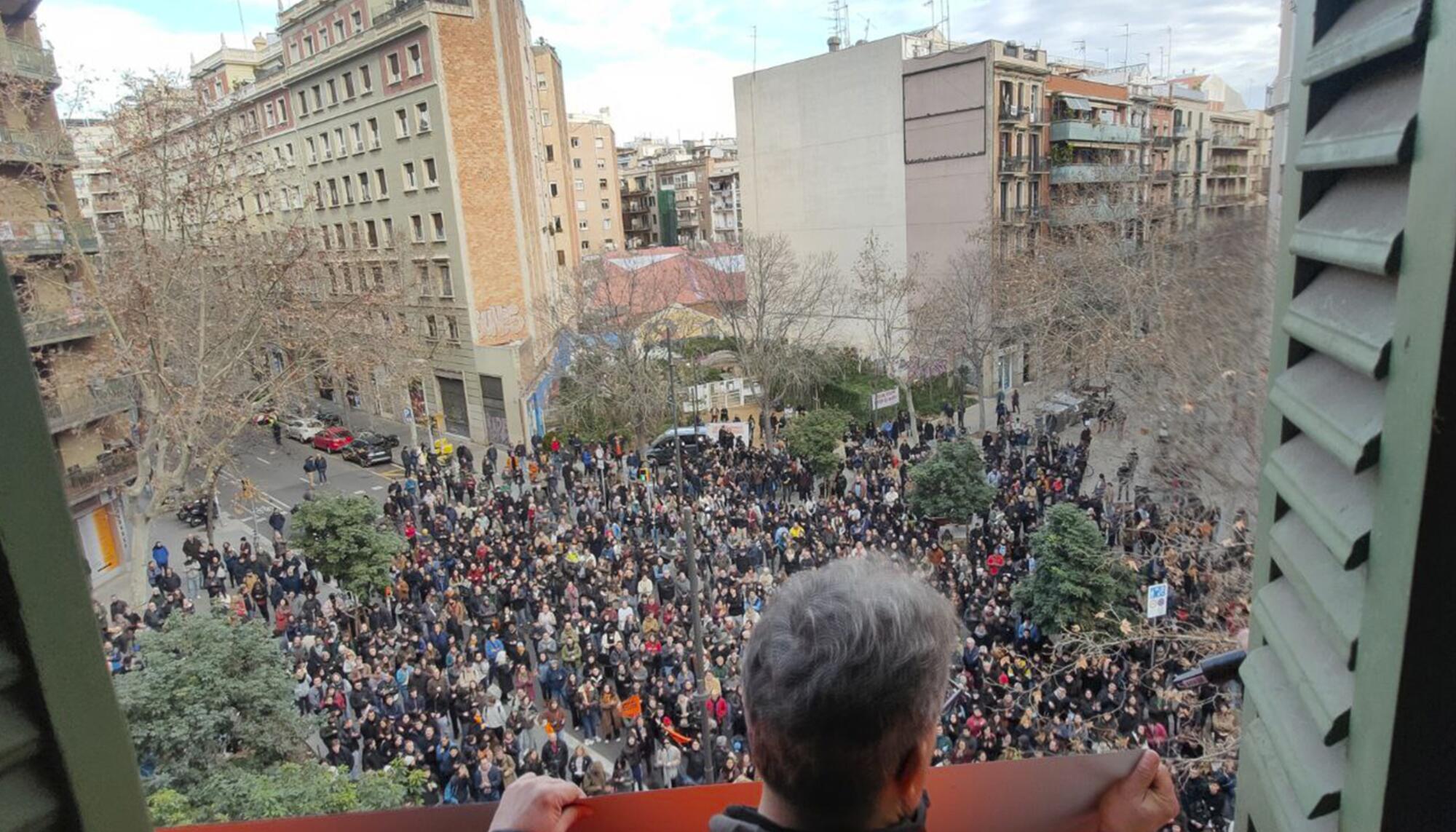 Movilización masiva para impedir el desahucio de Josep de la Casa Orsona el pasado 31 de enero.