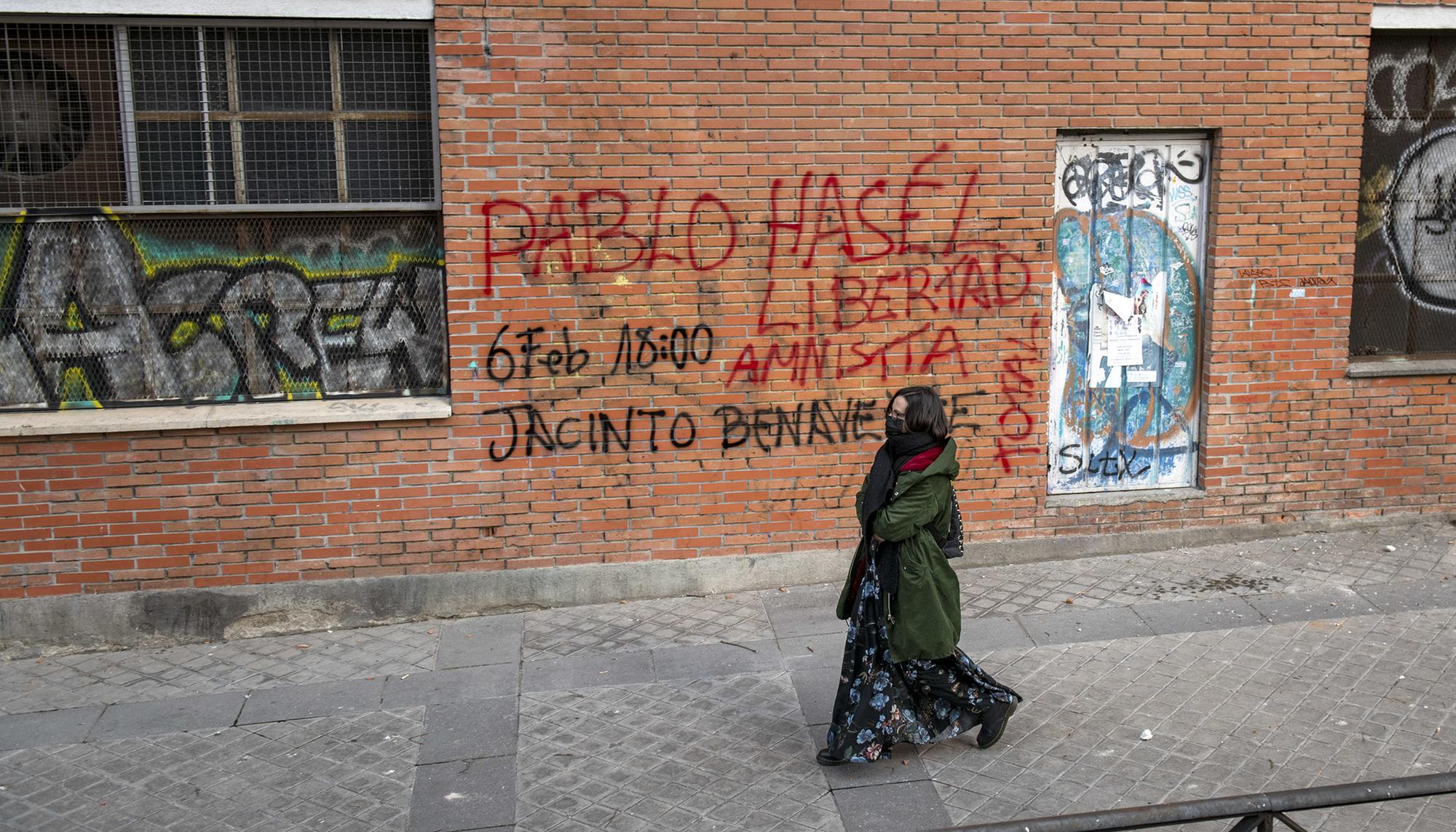 Pintada en Madrid convocando a una concentración en apoyo a Pablo Hasel