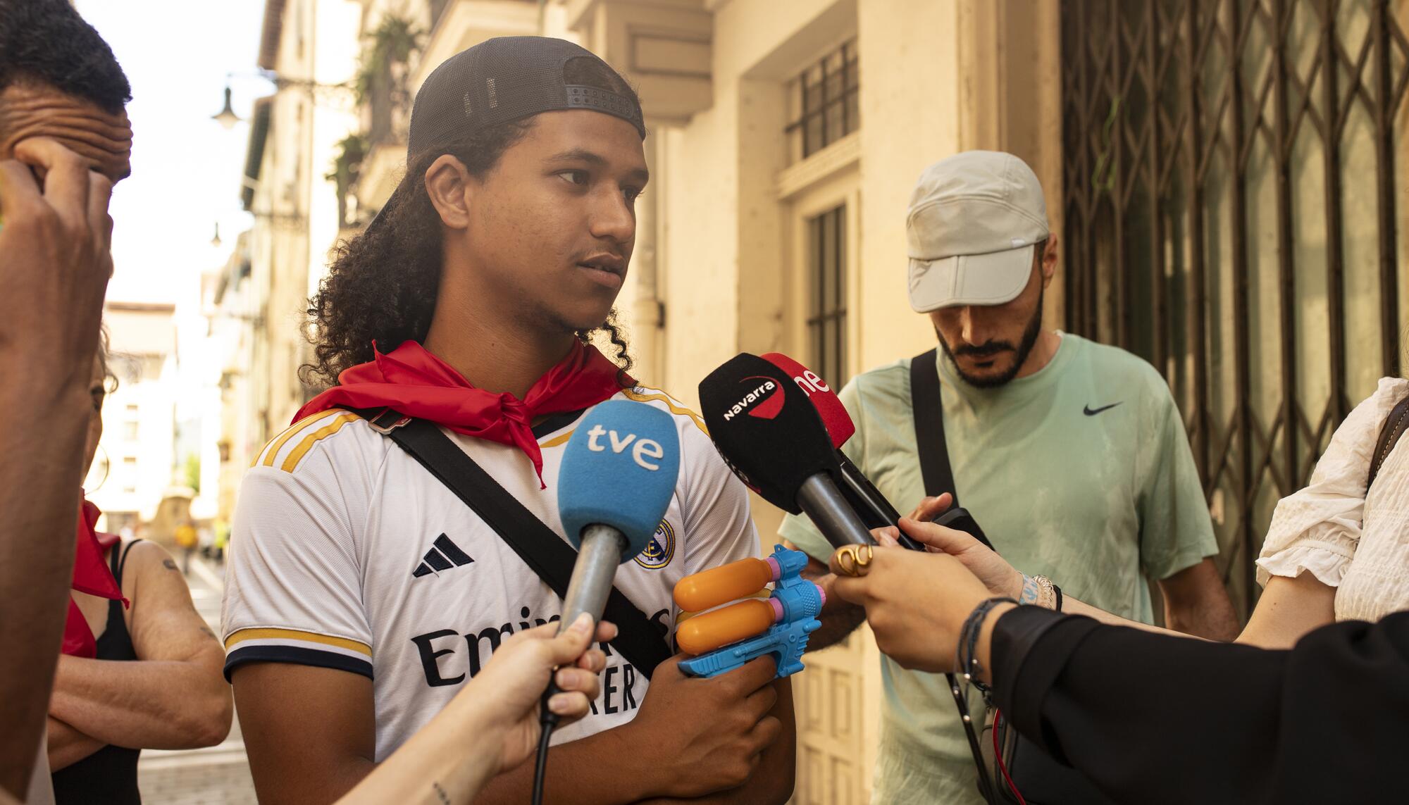 Medios entrevistan a Mouniaim