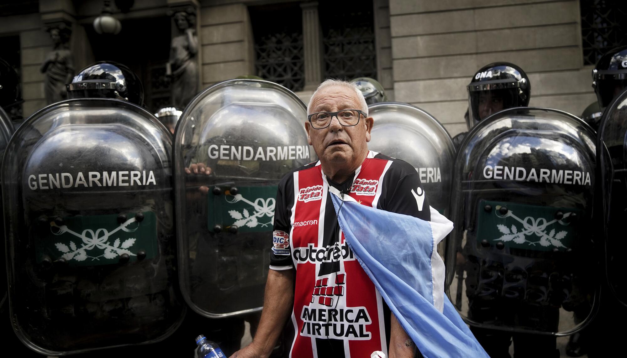 Protesta jubilados en Argentina represión - 1