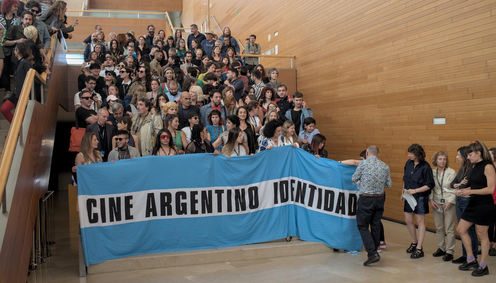 Acto de apoyo al cine argentino en el Festival de Cine de San Sebastián 2024.