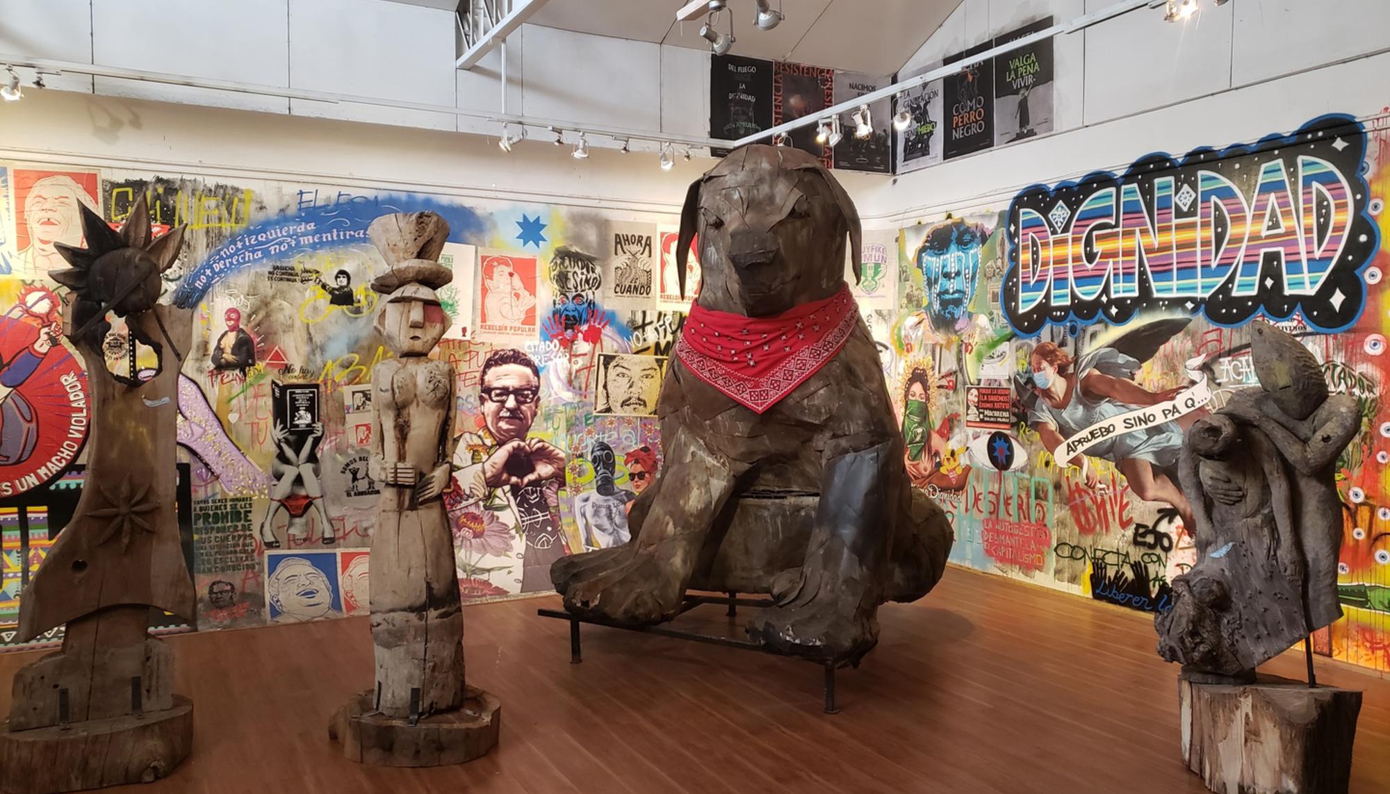 El espacio tiene su origen en “La Galería”, donde el Colectivo Cian creó la emblemática figura del perro que se enfrentaba a la policía durante las manifestaciones.