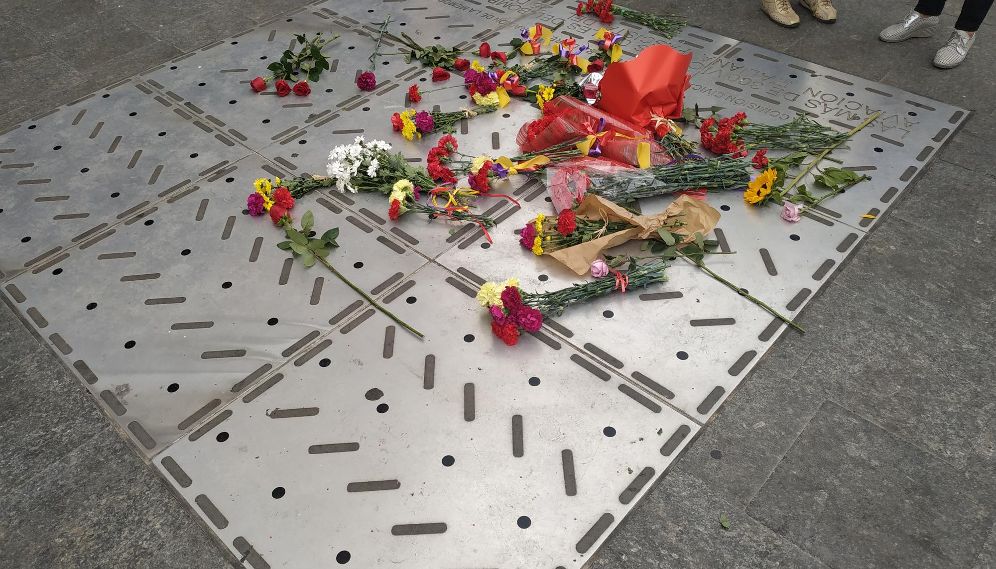Flores víctimas bombardeo fascista Alicante 