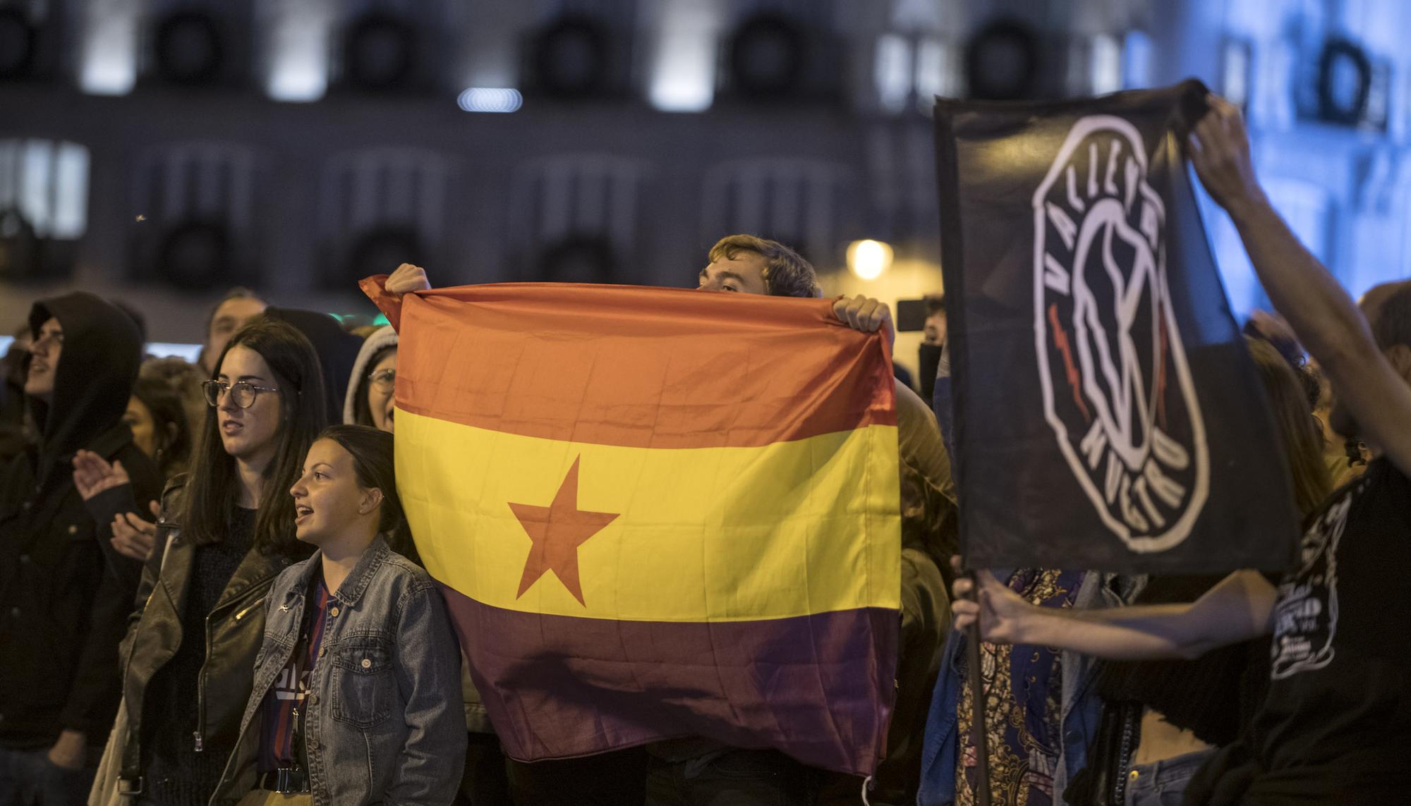 Concentración en la Puerta del Sol de Madrid en apoyo al pueblo catalán - 15