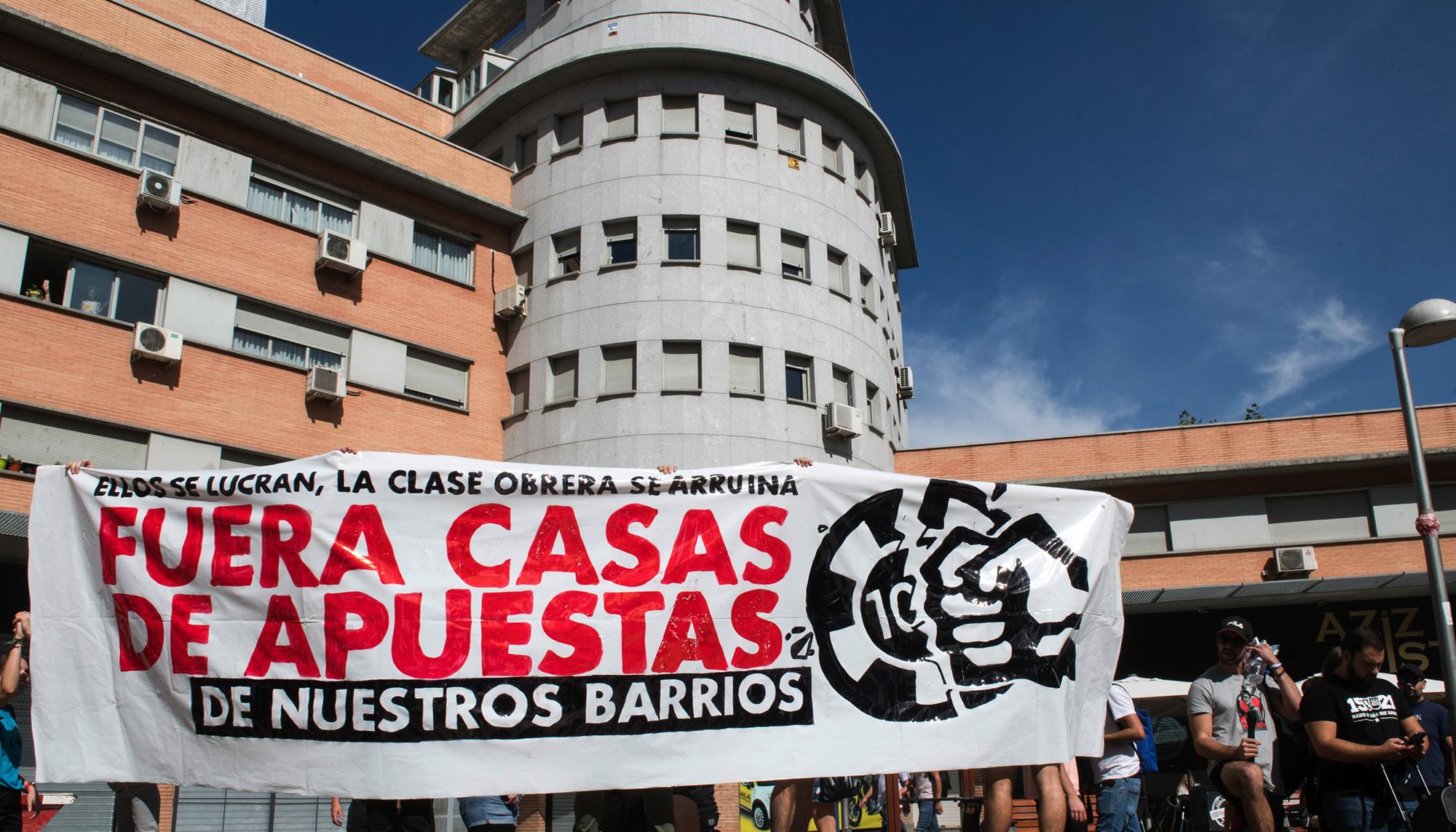 Manifestación contra las casas de apuestas en el barrio de Tetuan, Madrid, en 2019