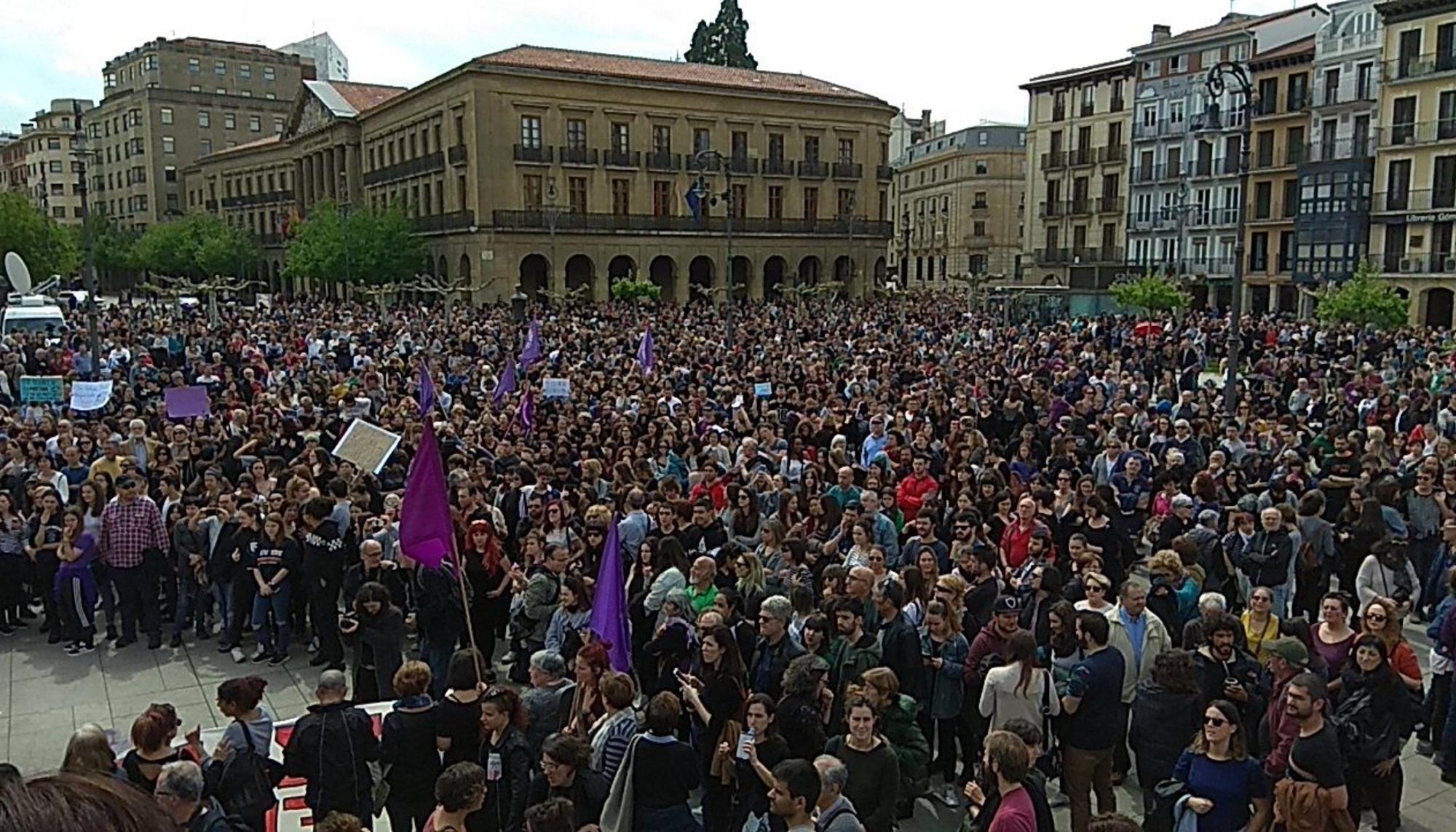 Plaza del Castillo -Iruña -manifestación La Manada