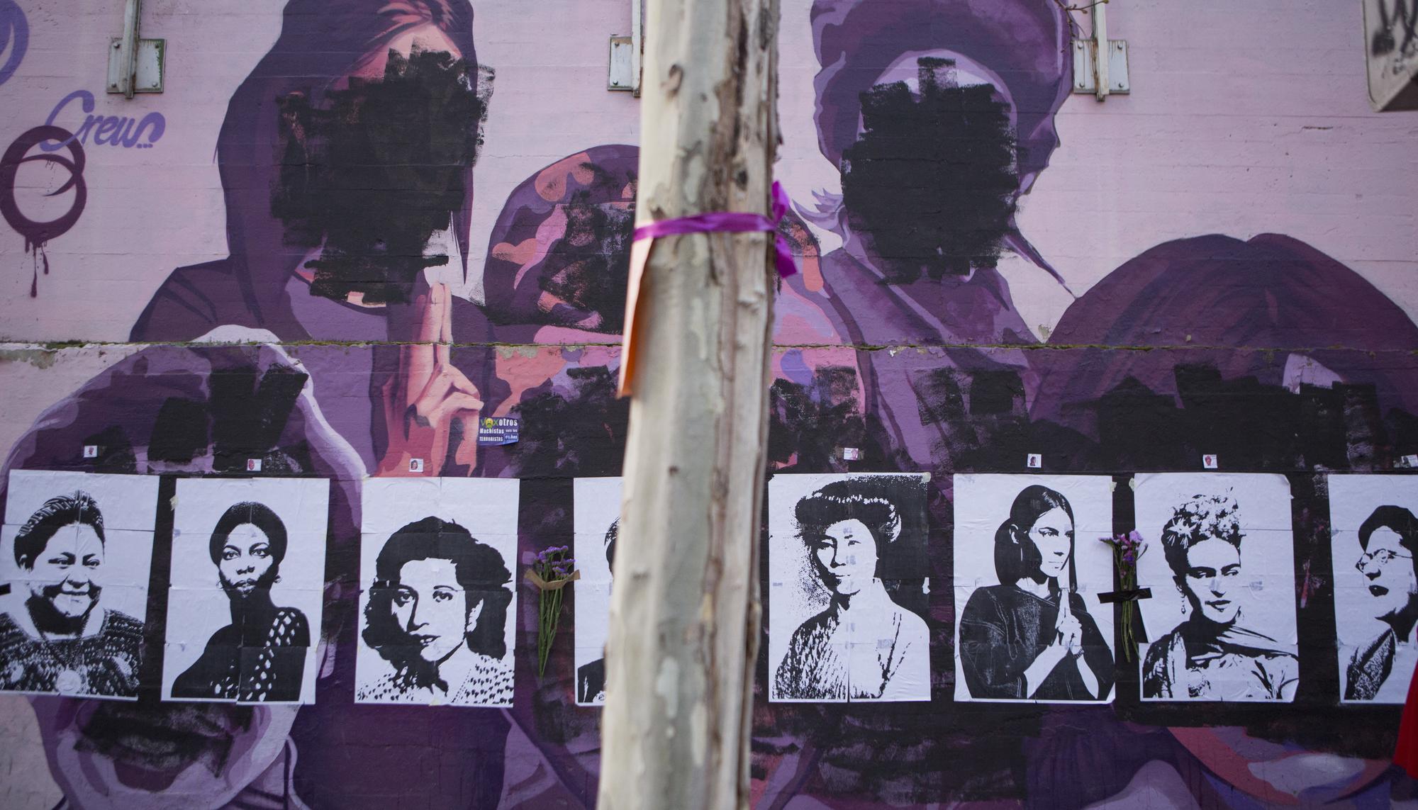 Concentración en el mural feminista de Ciudad Lineal el 8M - 9