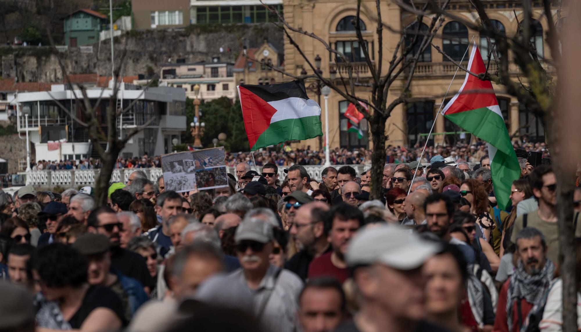 Manifestación en Donostia contra el genocidio de Israel en Palestina - 2