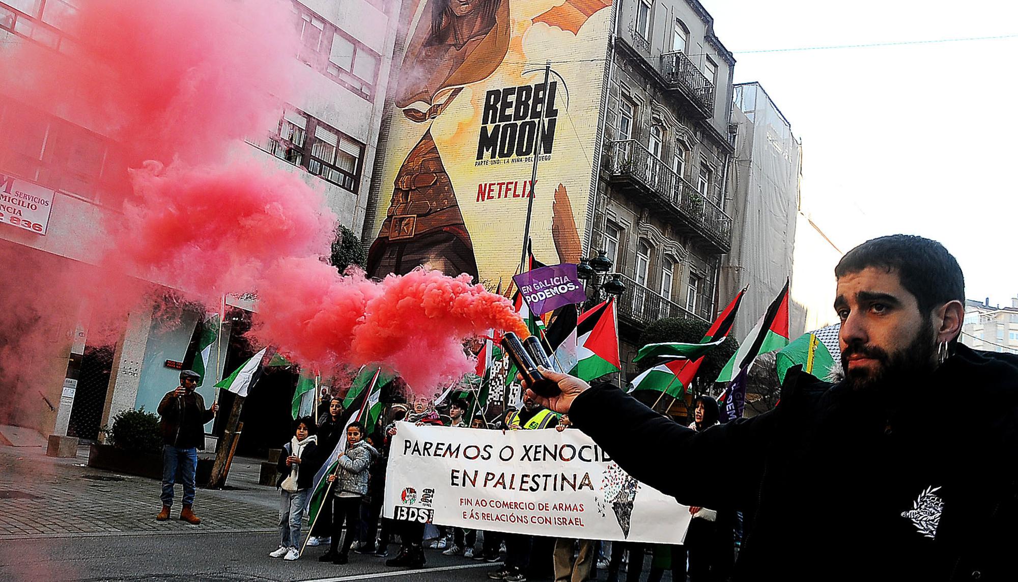 Manifestación en Vigo contra el genocidio en Gaza y en apoyo al pueblo palestino  - 3