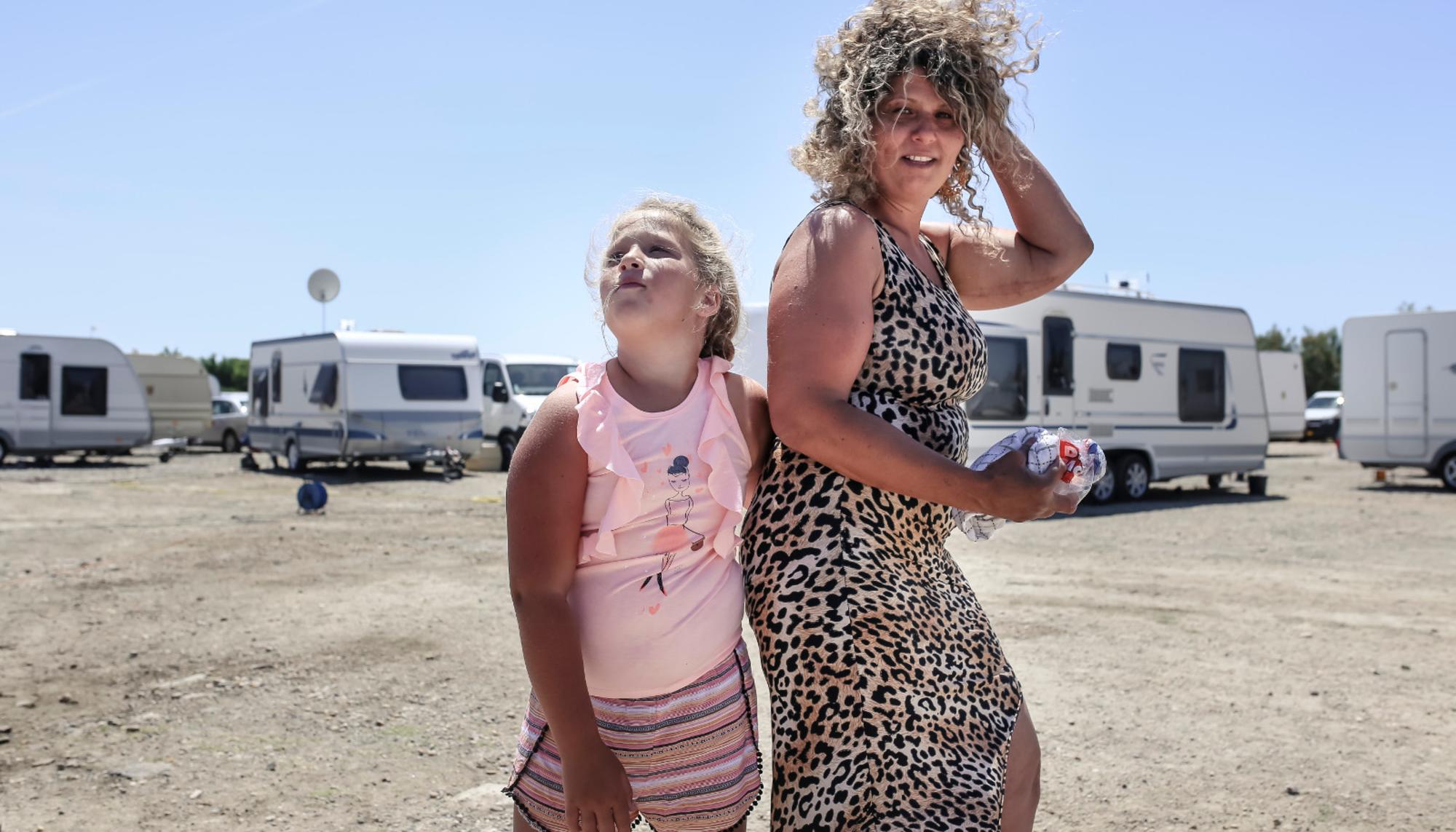 Encuentro en Saintes-Maries-de-la-Mer, madre e hija