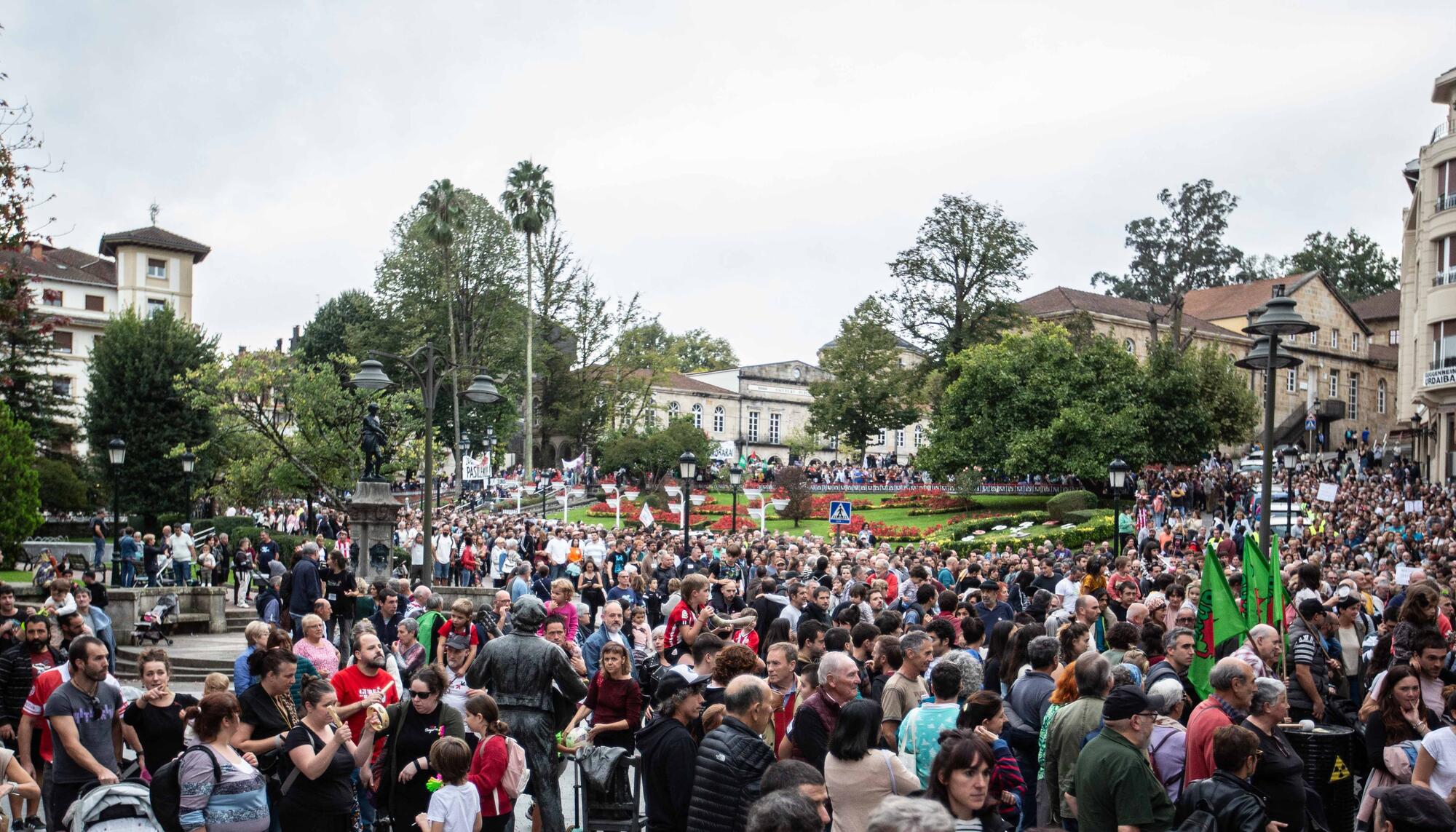 Guggenheim aurkako manifestazioa Gernikan 2024 10 19 - 1