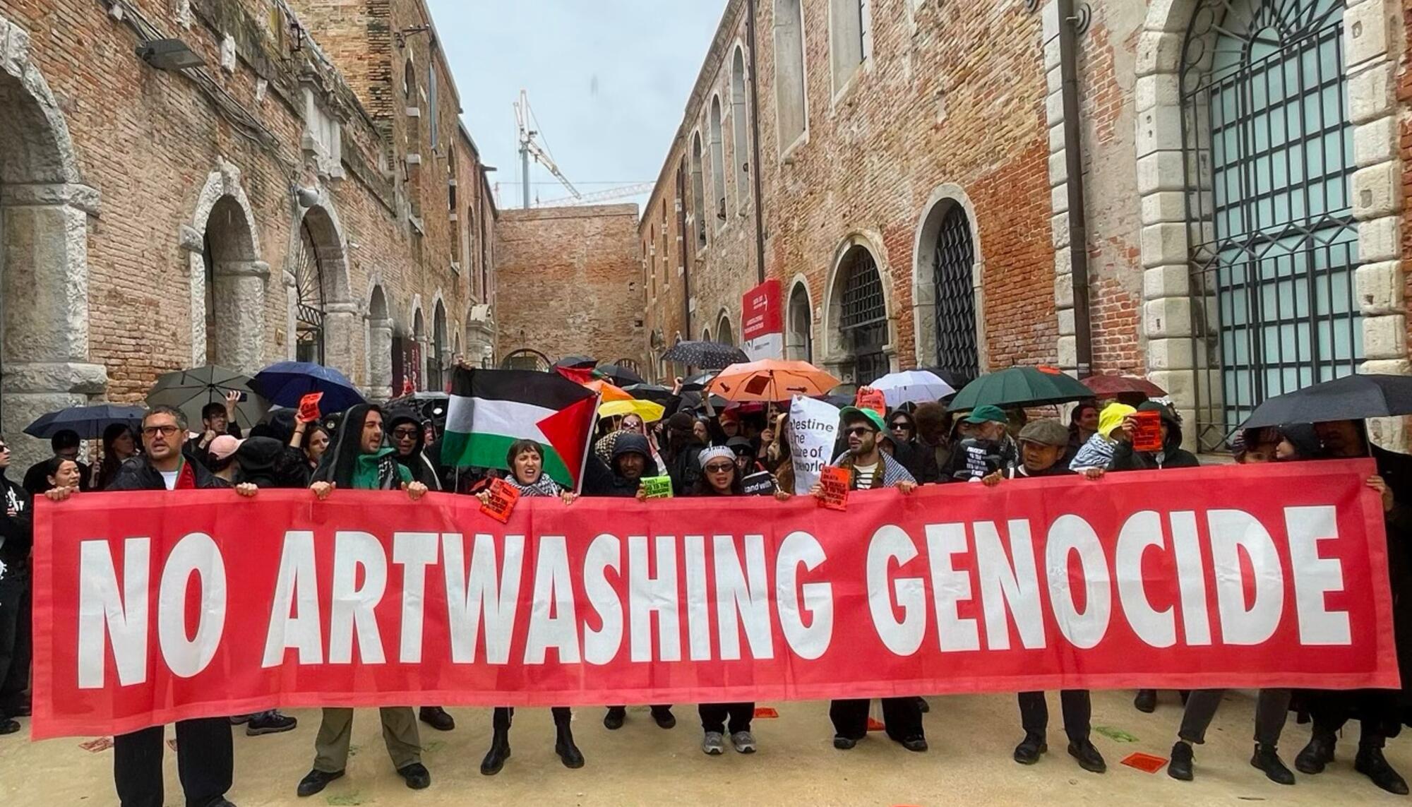 Manifestación en la Bienal de Venecia contra la presencia de Israel en el festival