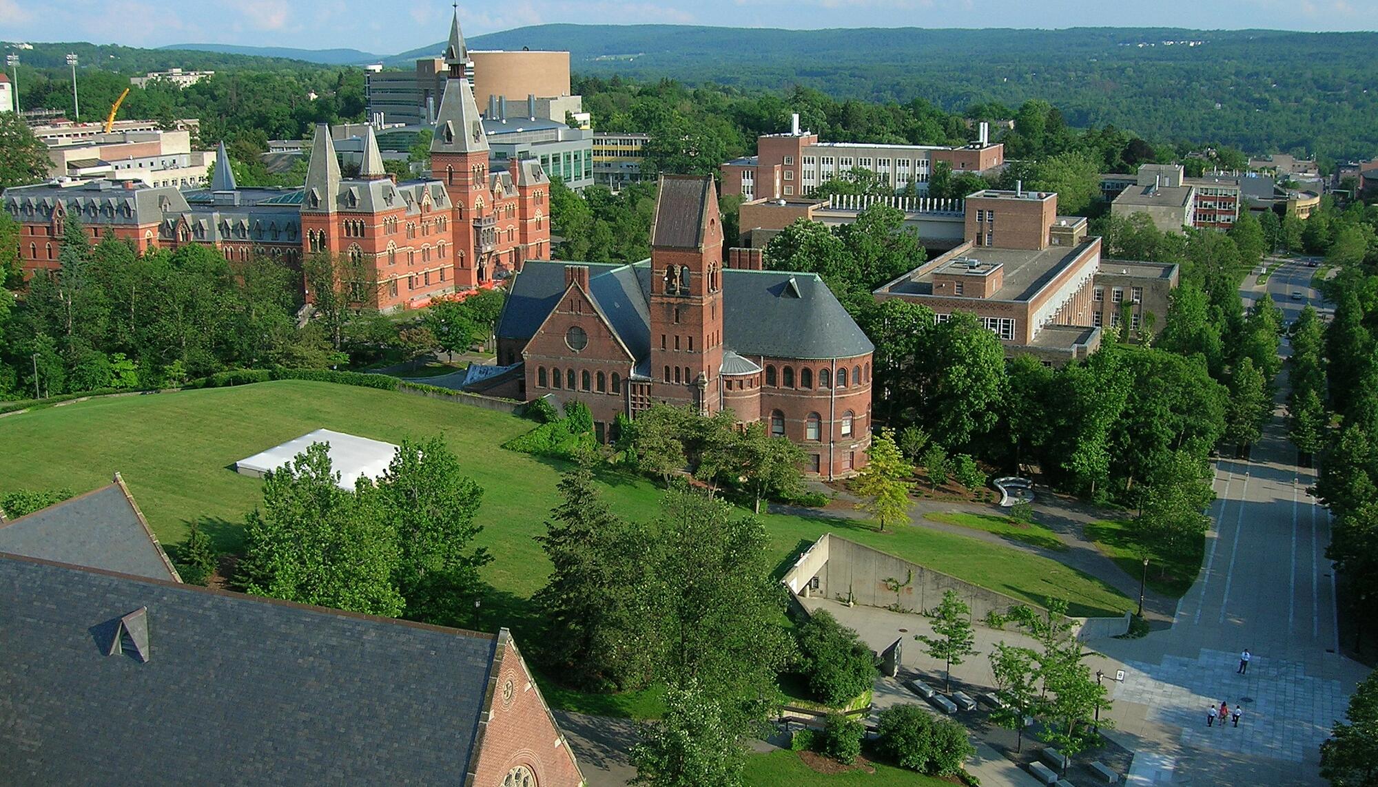 Universidad de Cornell con sede en Ithaca, Nueva York, Estados Unidos.