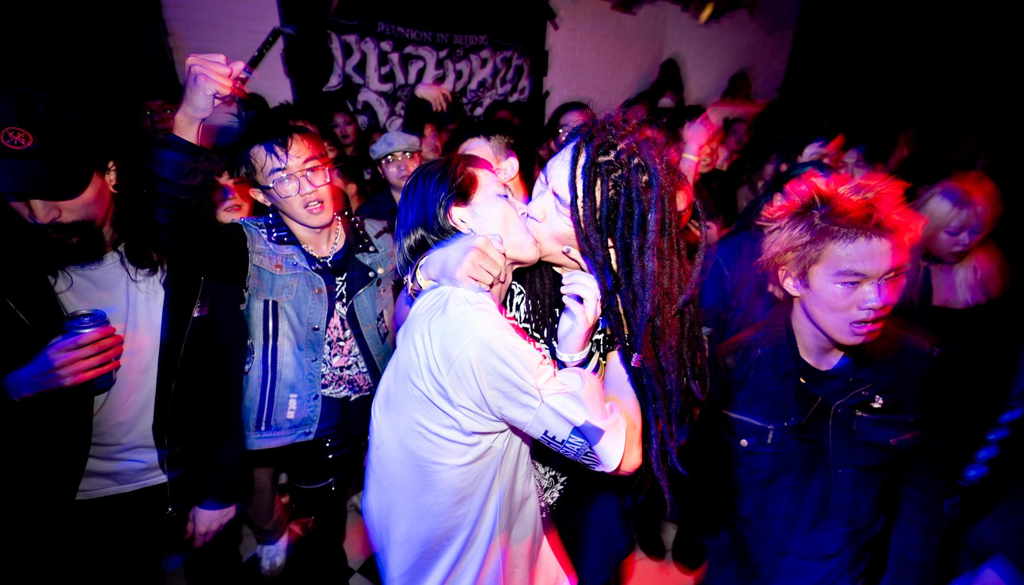 Un beso punk en el festival Reverb en Beijing (China)