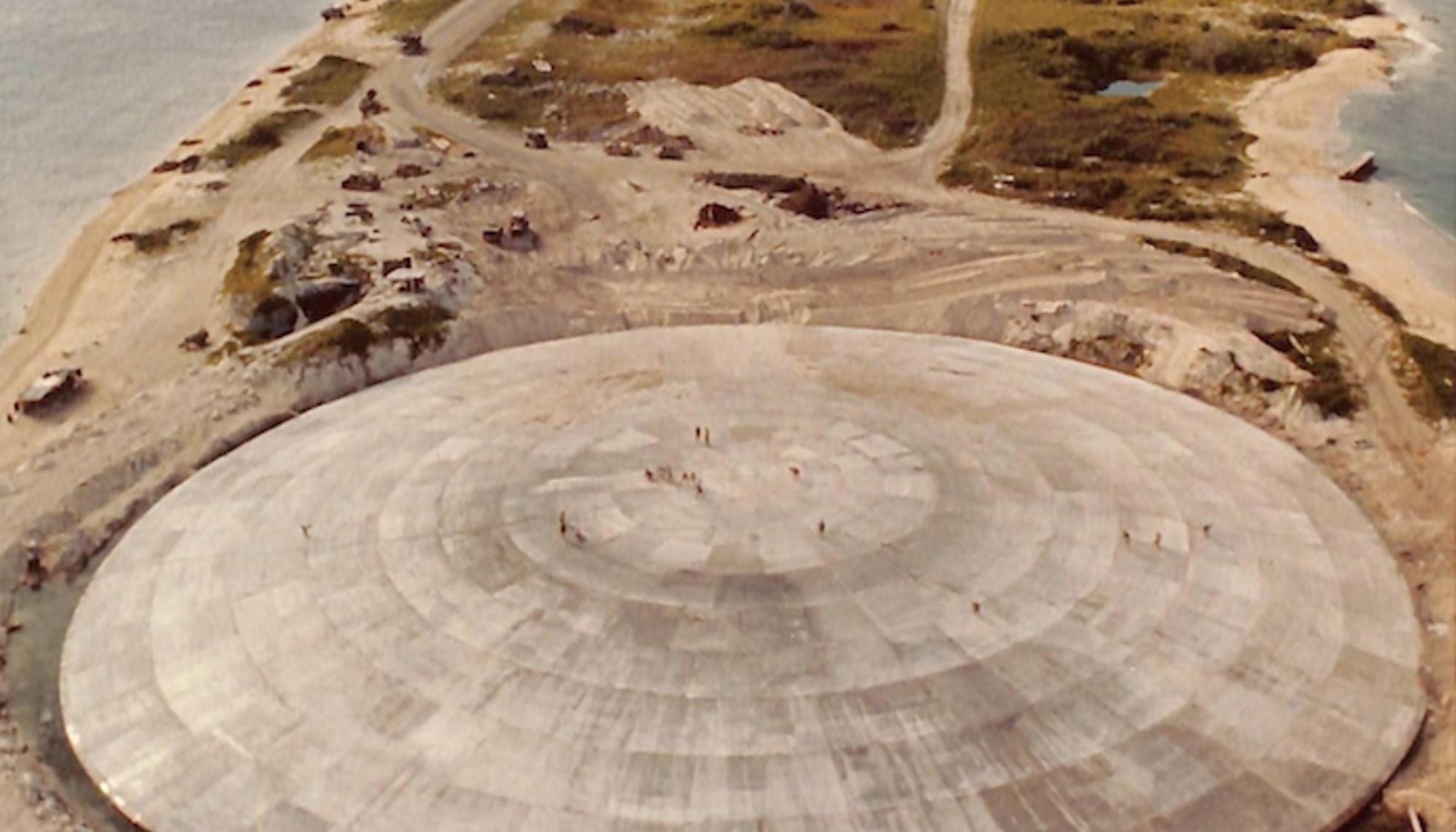 El cementerio nuclear Runit Dome puede acabar dentro de poco bajo el agua debido al cambio climático. Fuente: Beyond Nuclear International
