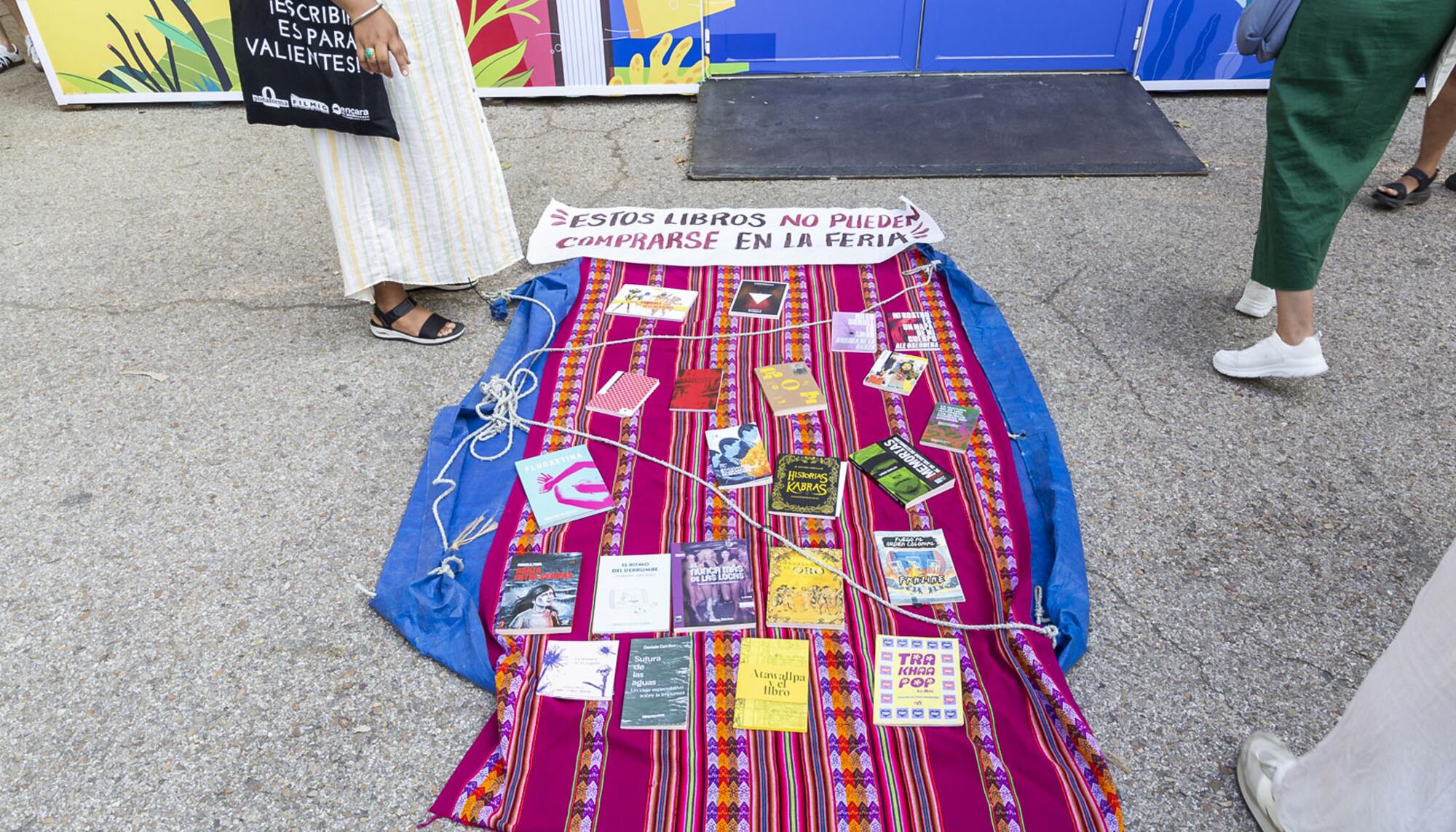 Acción anticolonial Feria del Libro  - 1
