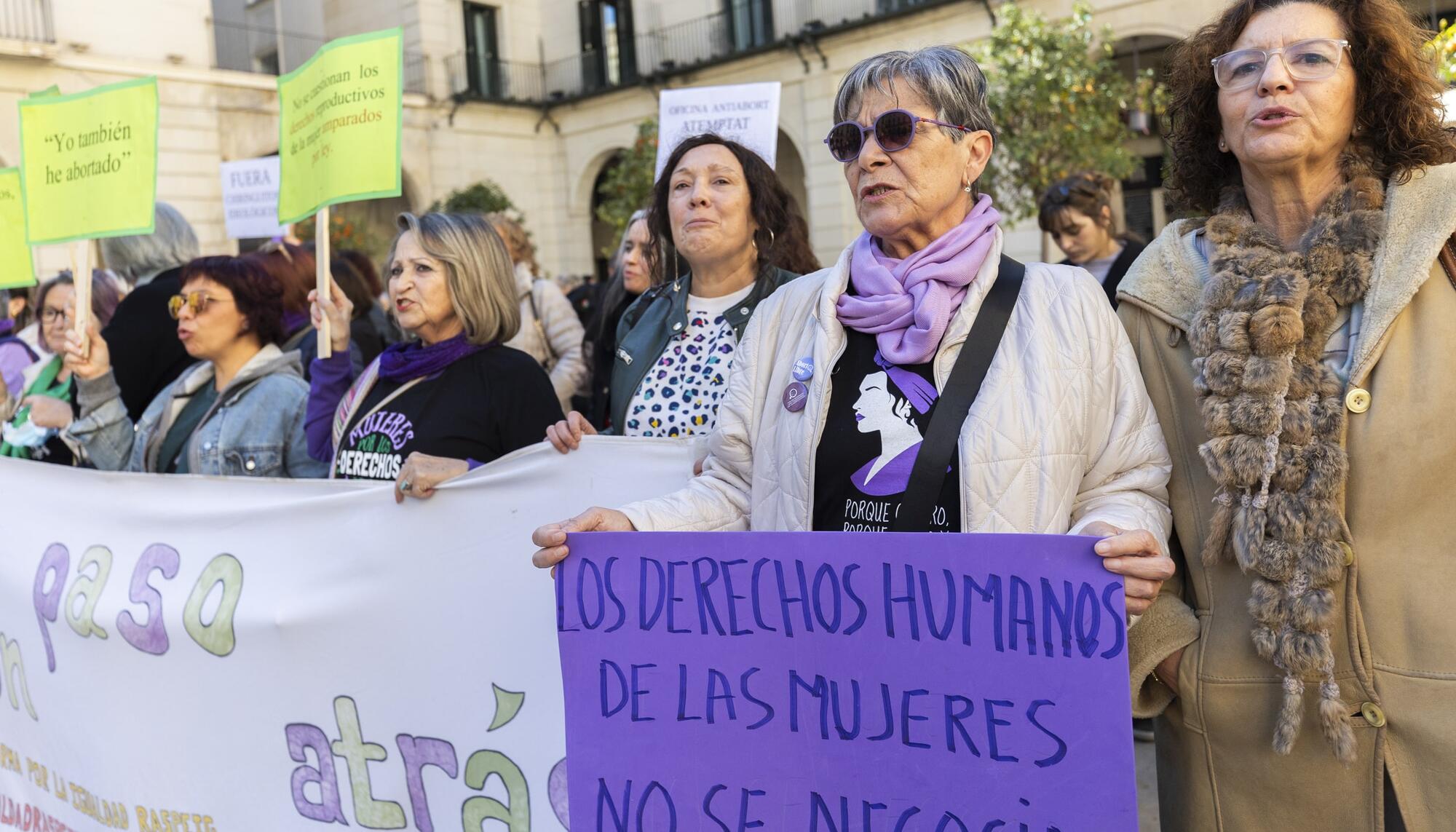 Movilización contra la oficina antiaborto de PP y Vox en Alicante - 4