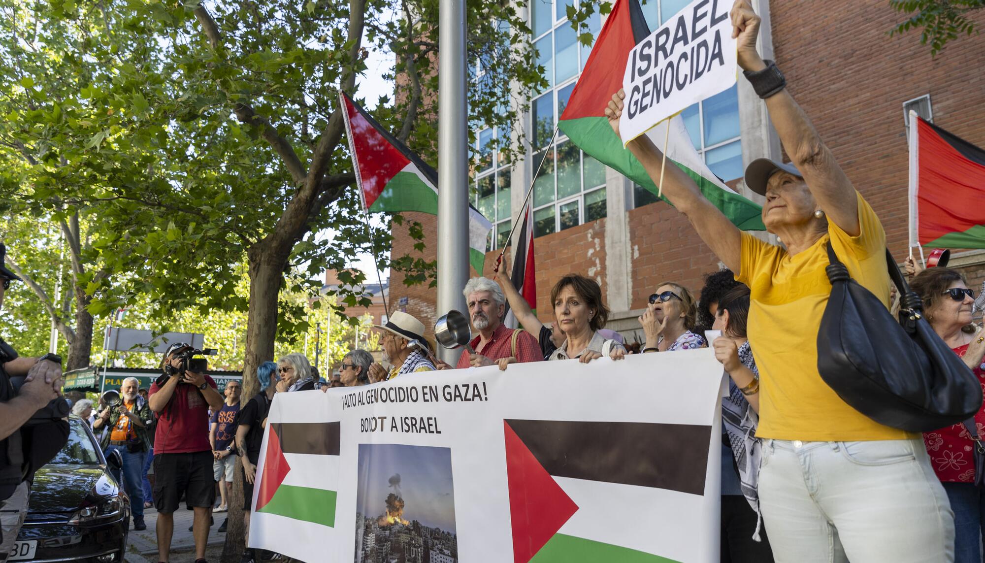 Cacerolada frente a la Embajada de  Israel - 3