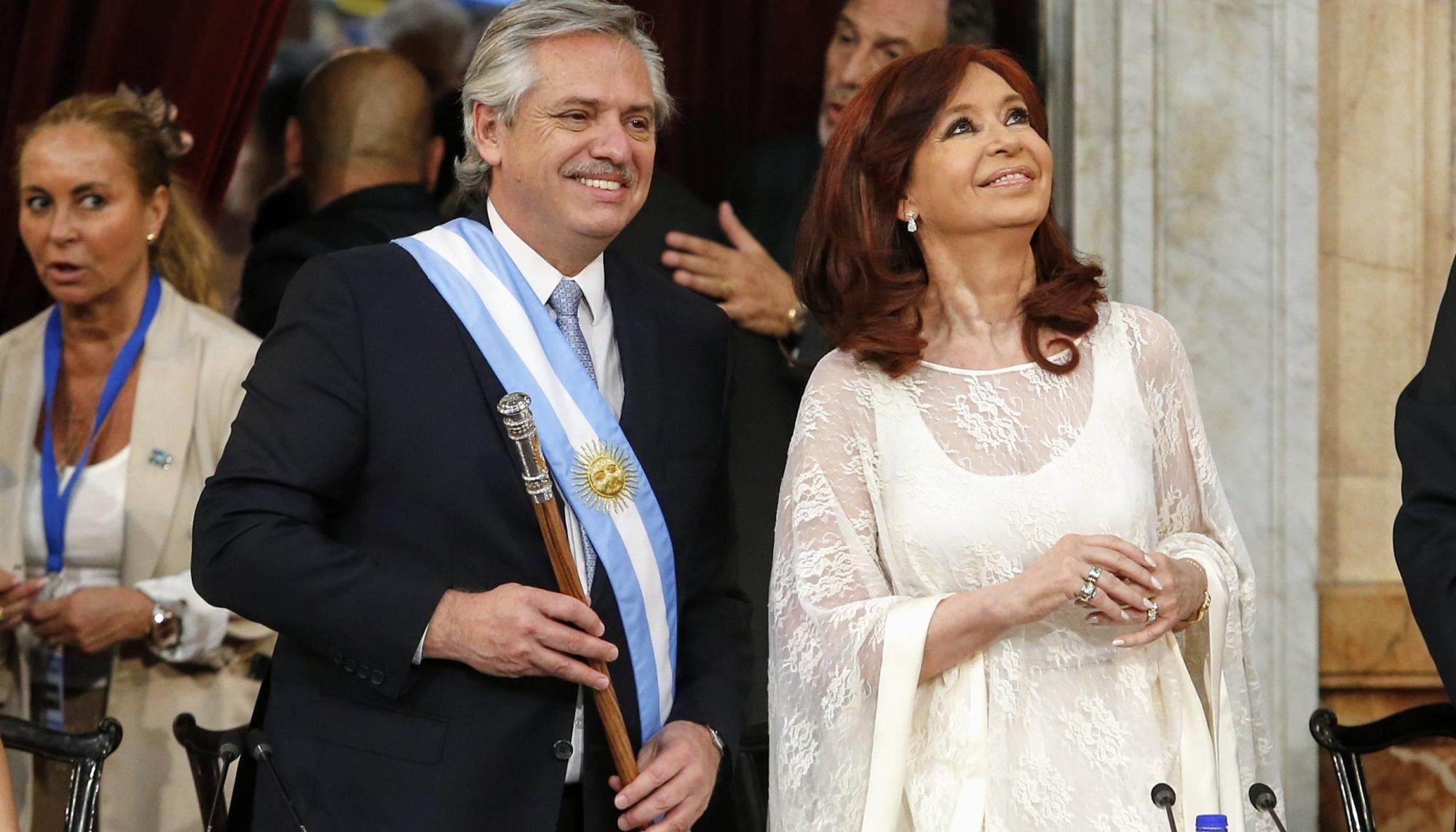 Alberto Fernández y Cristina Fernández asumen el Gobierno después de derrotar a Mauricio Macri.