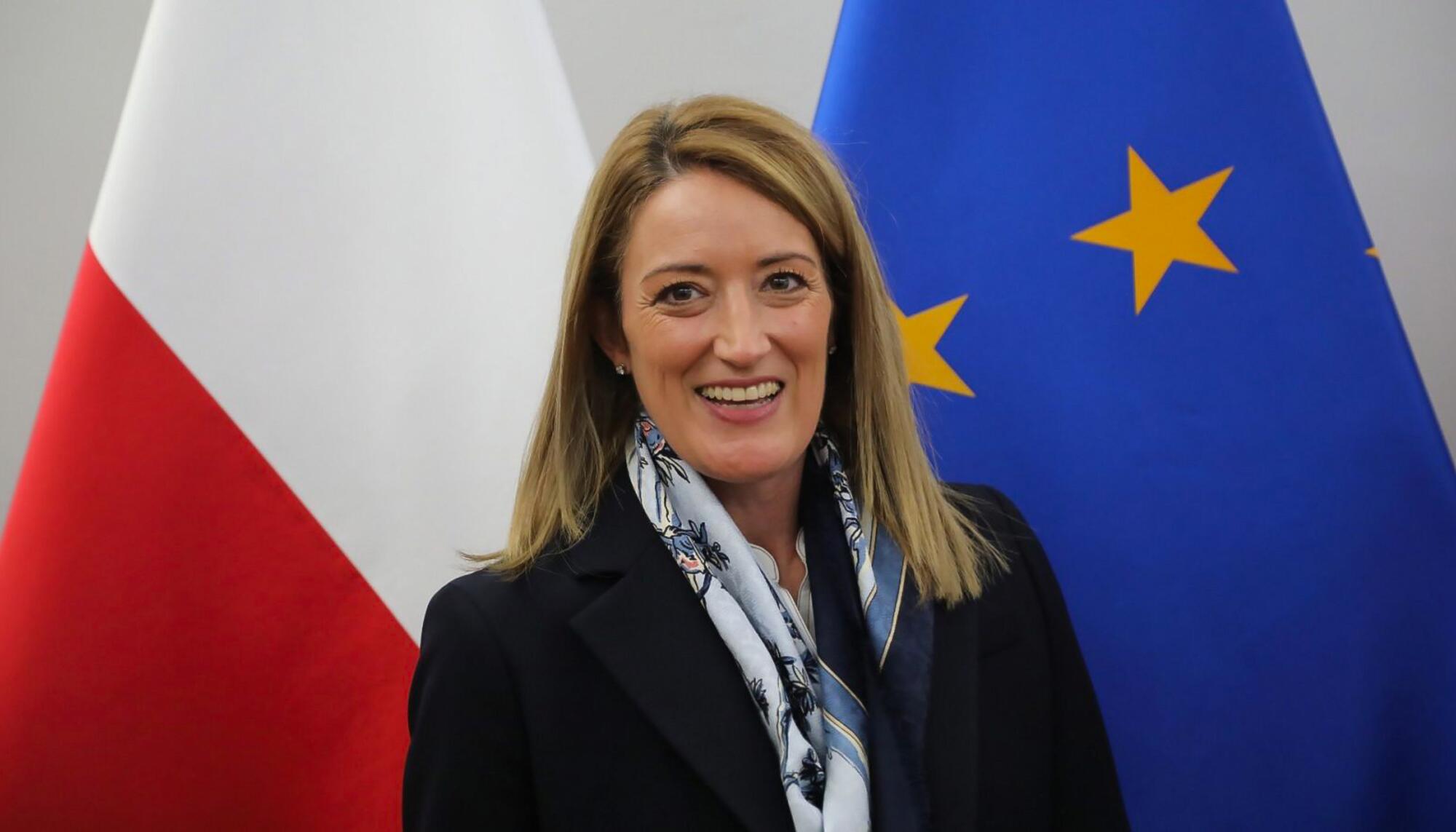 Roberta Metsola banderas