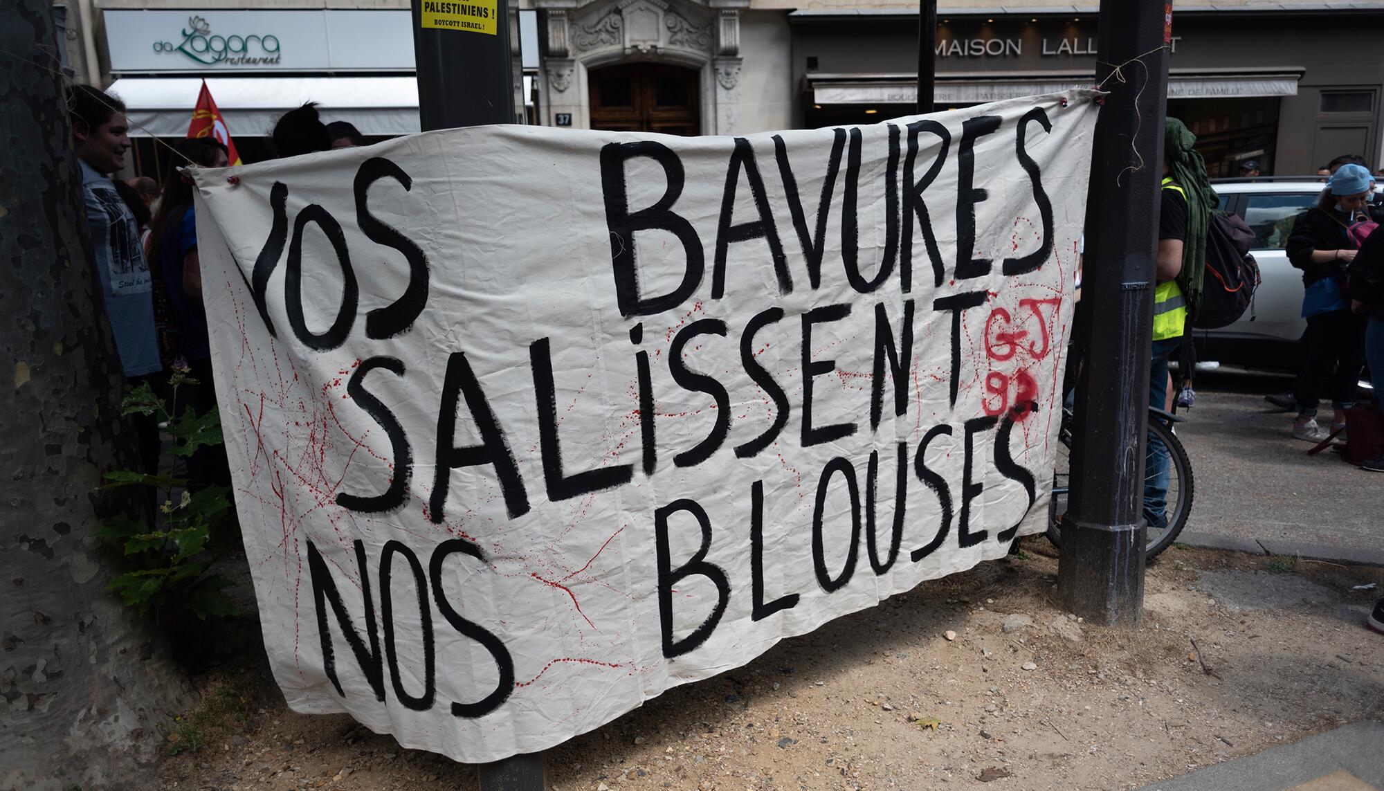 La policía francesa convierte una manifestación en defensa de la sanidad en una batalla campal - 6