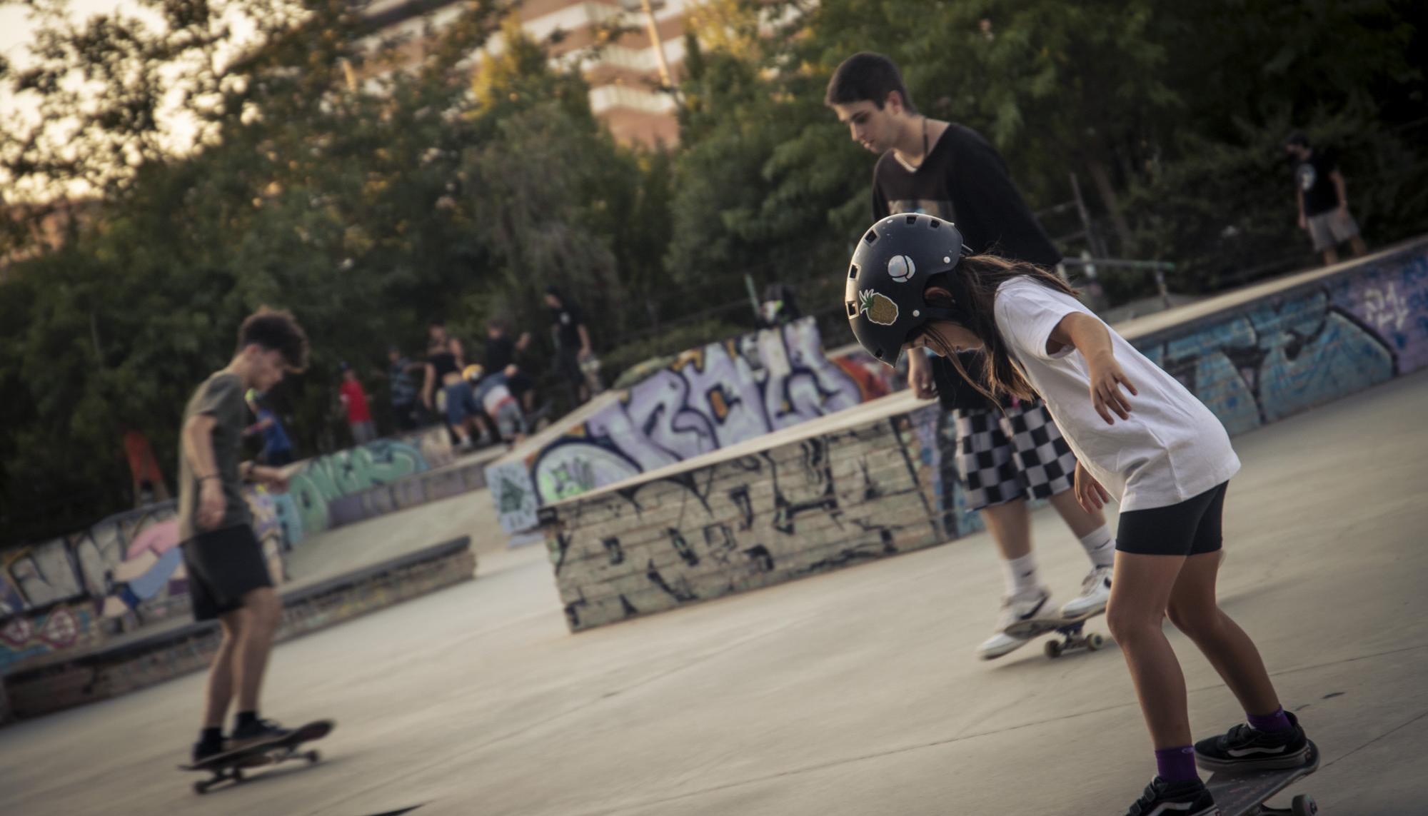Skaters en el skatepark Bola de Oro, Granada - 4