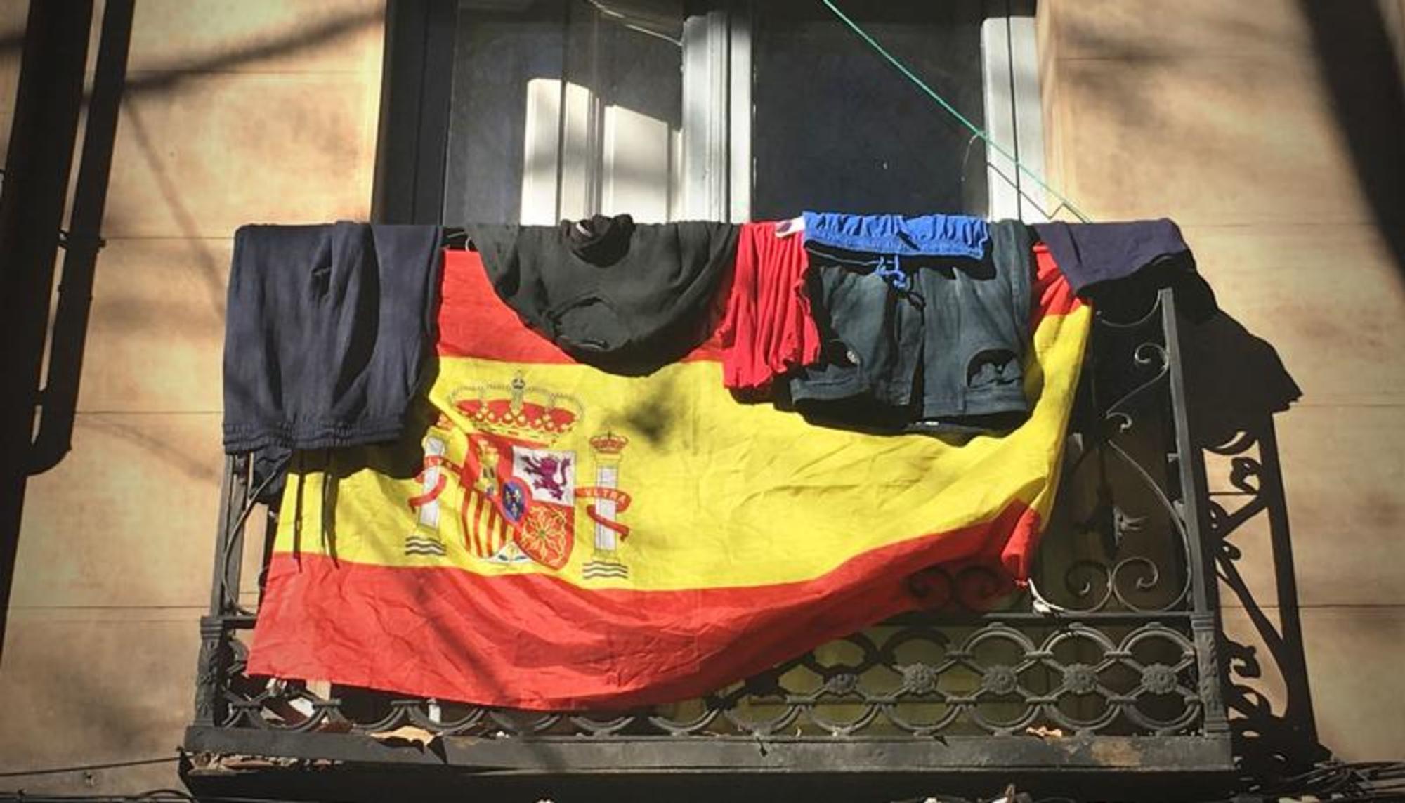 bandera española balcón ropa 2