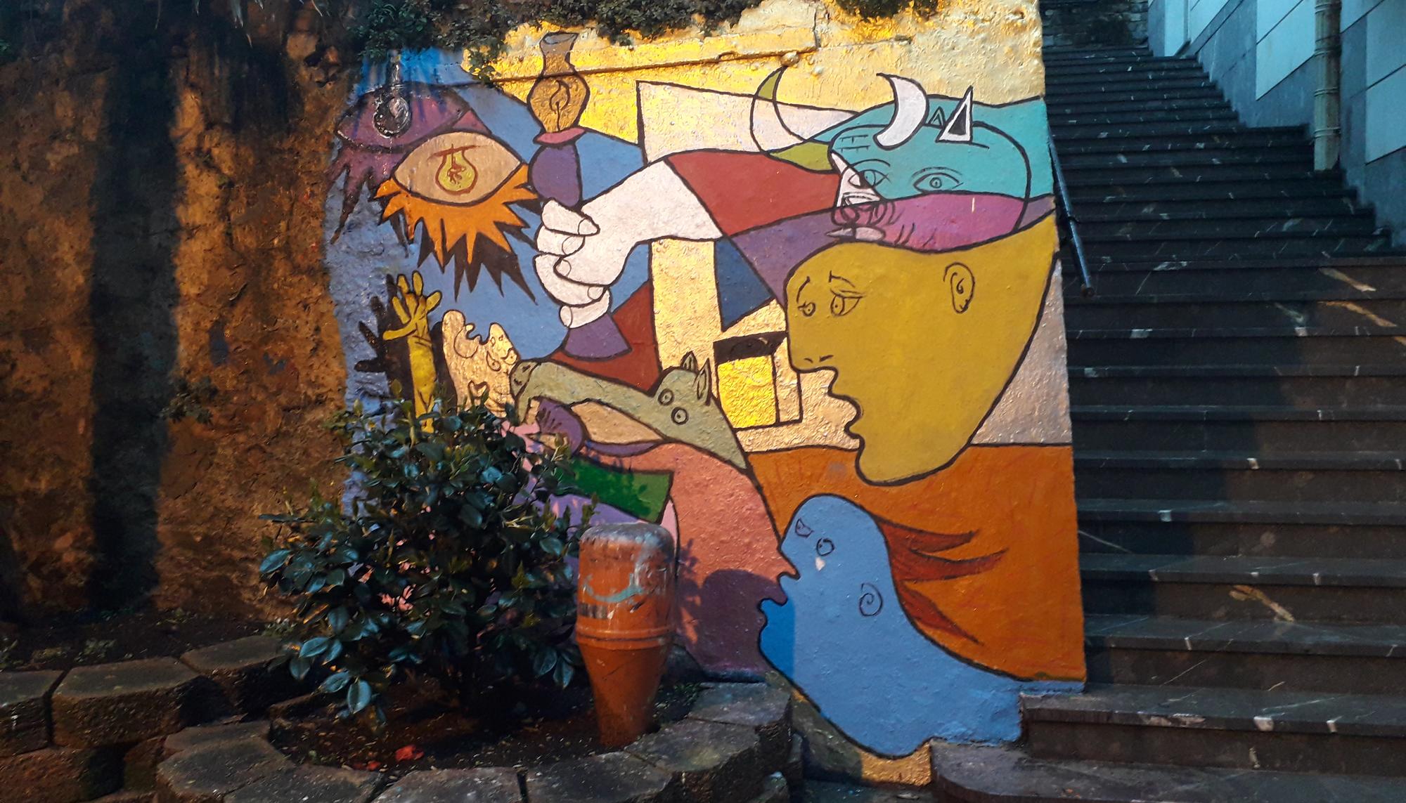 Mural 98 del colectivo Kalea Guztiona Da de Zumaia.