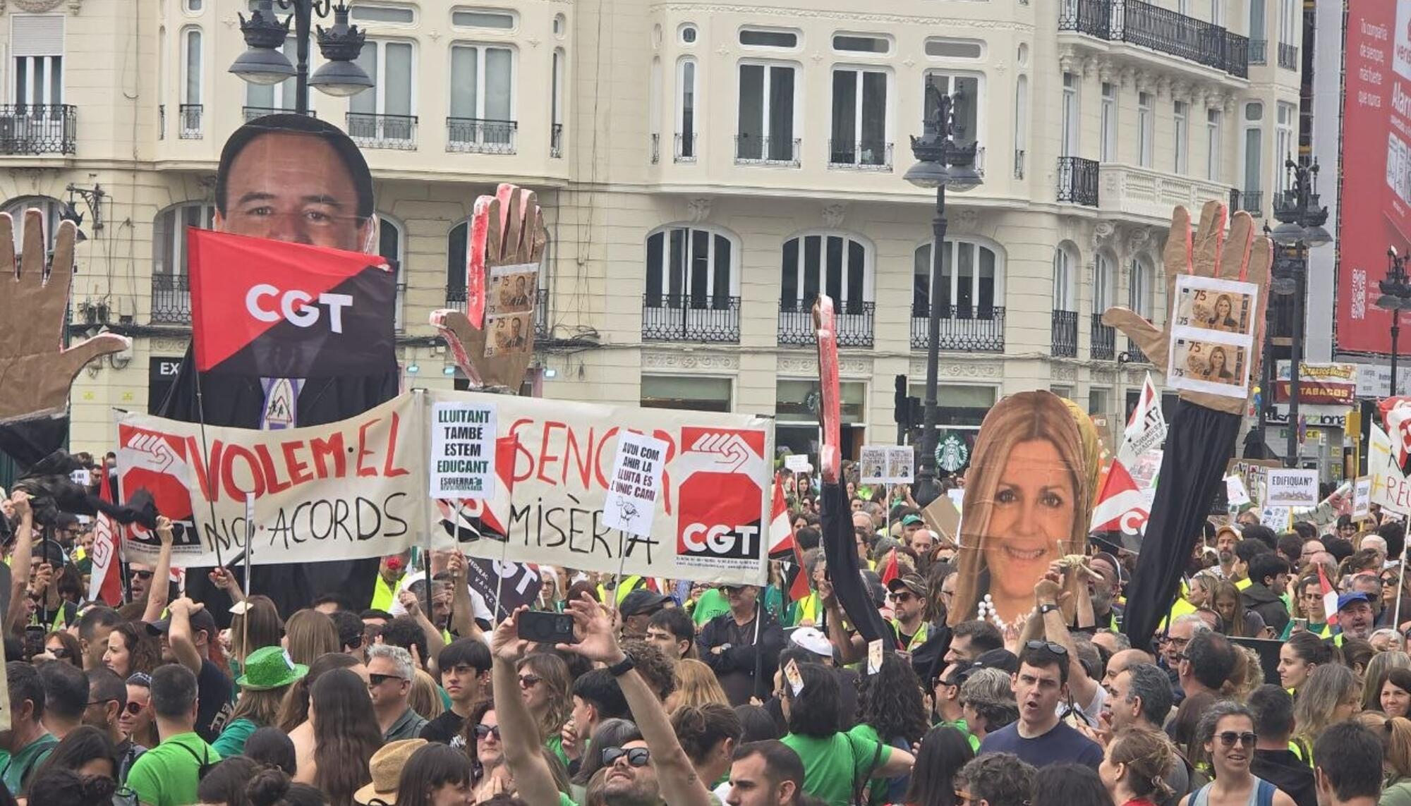 Manifestacion huelga indefinida profesores 15 de mayo 26