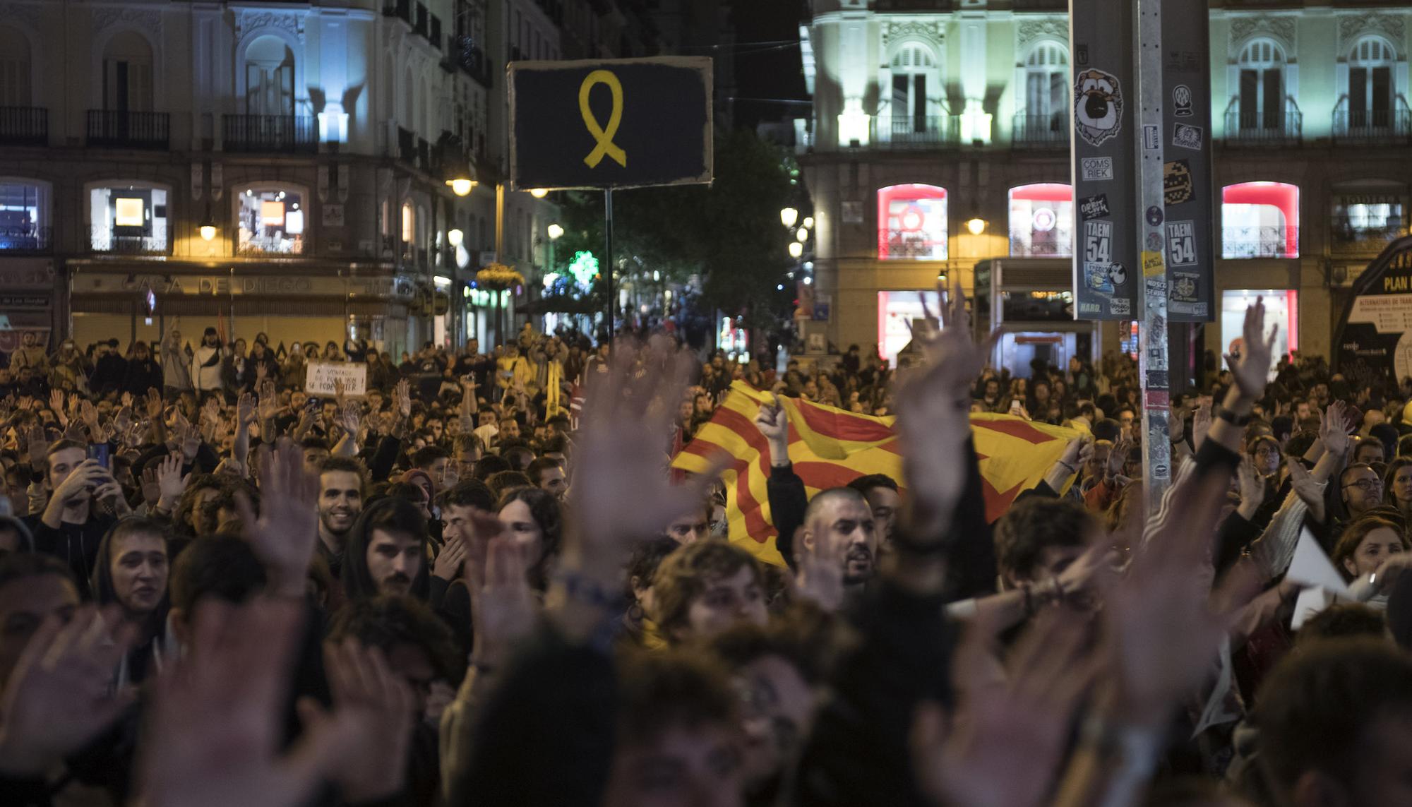 Concentración en la Puerta del Sol de Madrid en apoyo al pueblo catalán - 18