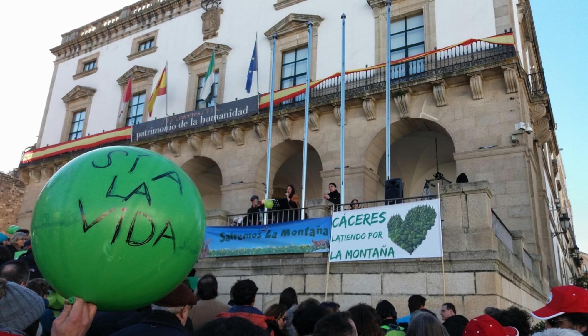 Movilización en Cáceres contra Valdeflores