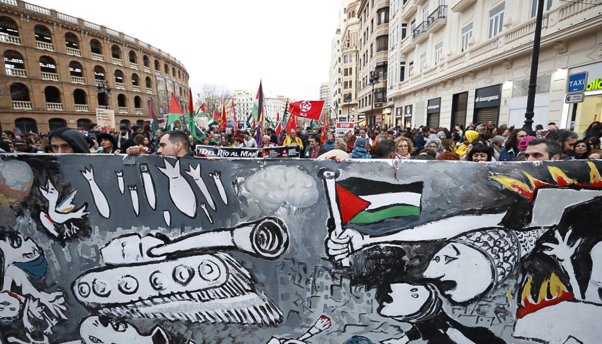 Manifestación en Valencia contra el genocidio en Gaza y en apoyo al pueblo palestino  - 5