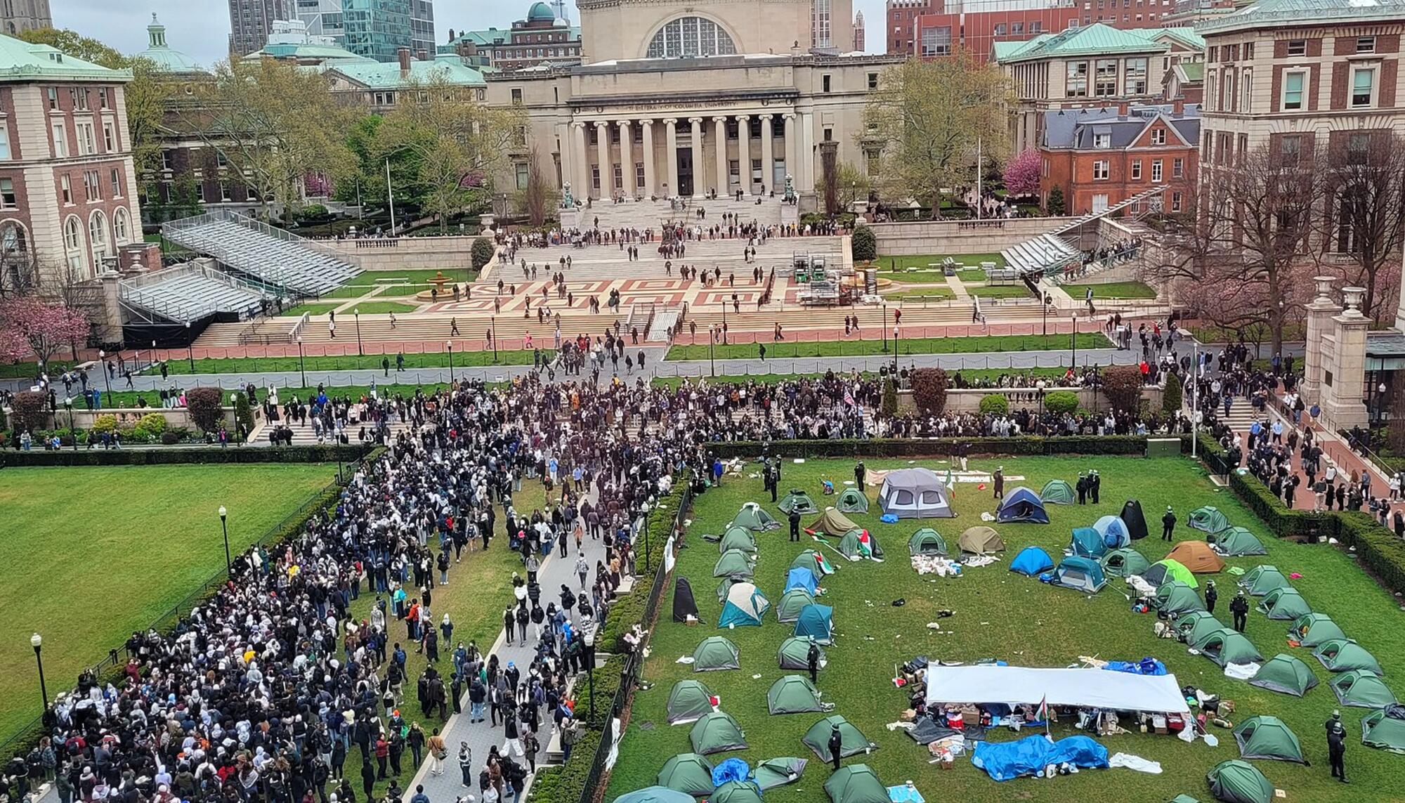 Campamento de solidaridad con Gaza en la Universidad de Columbia. Dos de los participantes en estas protestas han sido detenidos y en proceso de deportación.